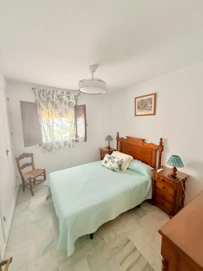 Dormitori de Apartament de lloguer en Vélez-Málaga amb Piscina comunitària