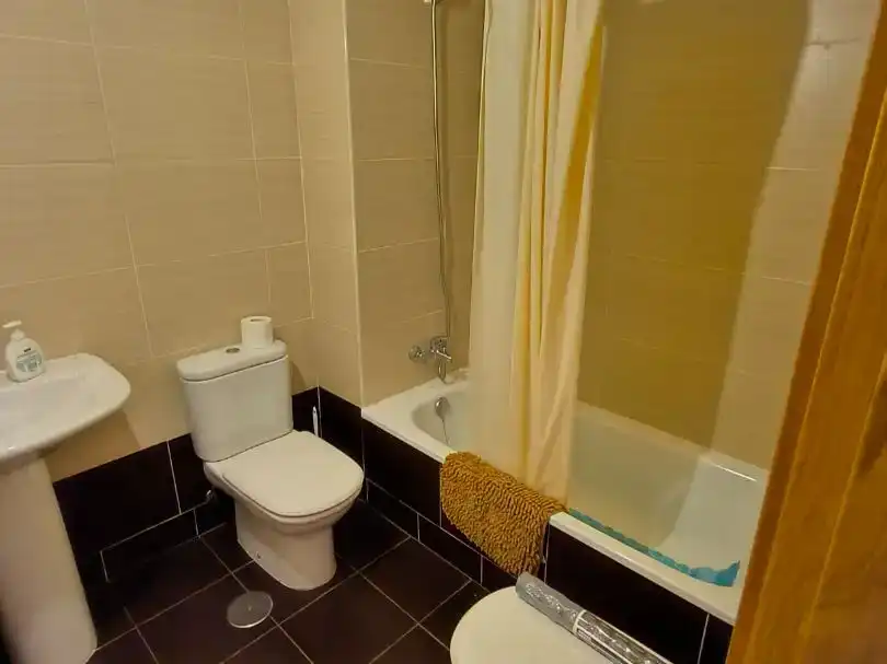 Badezimmer von Wohnung zur Miete in Oviedo 