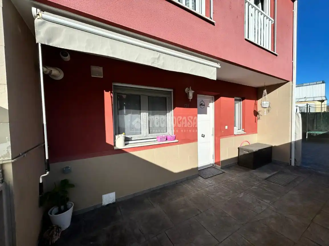 Außenansicht von Einfamilien-Reihenhaus zum Verkauf in Miengo mit Heizung, Privatgarten und Terrasse