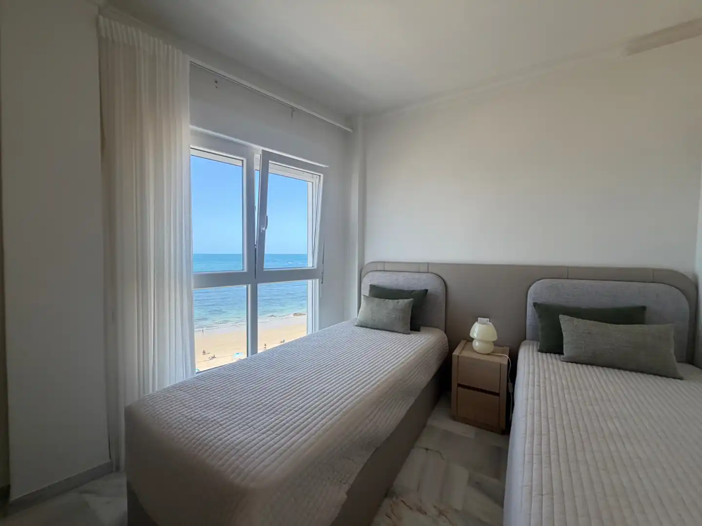 Bedroom of Flat for rent in Cádiz  with Air Conditioner, Terrace and Storage room