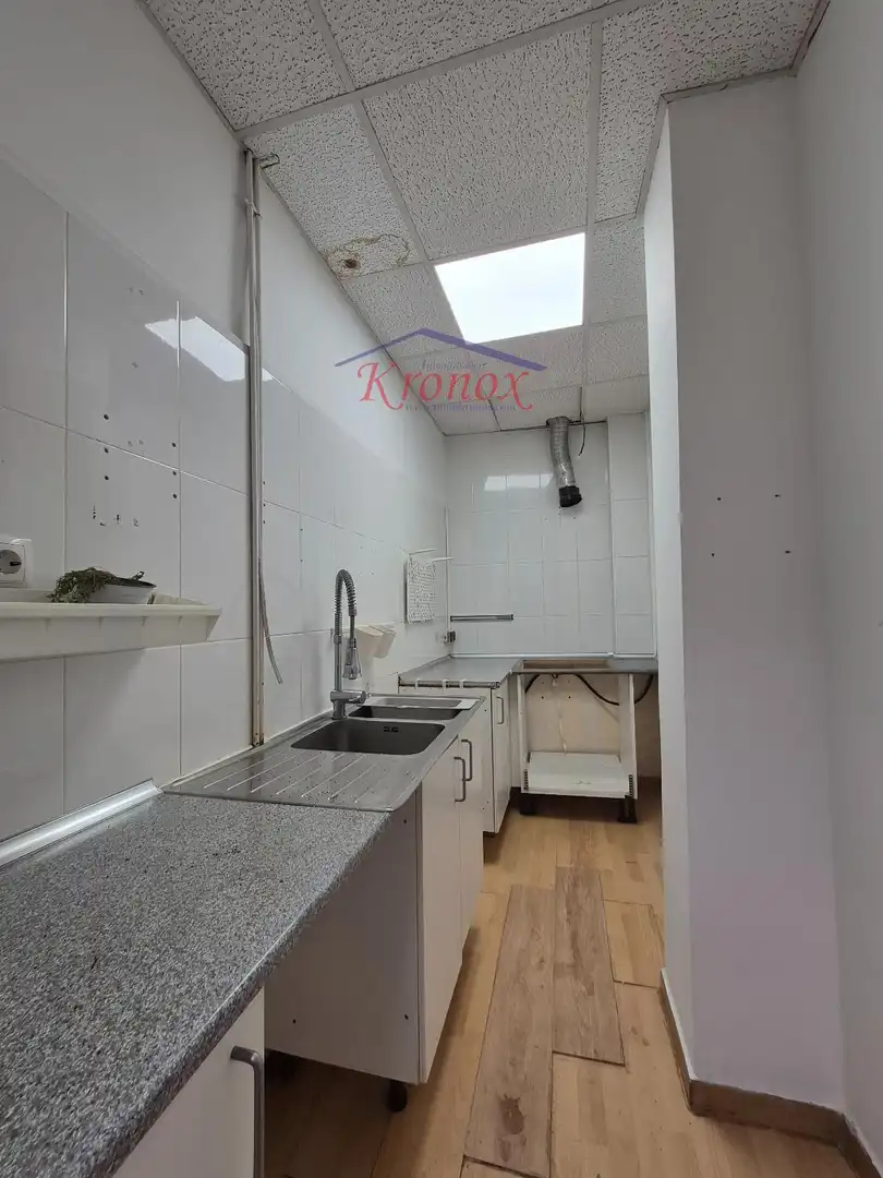 Cocina de Local de alquiler en Madrid con Aire acondicionado y Alarma