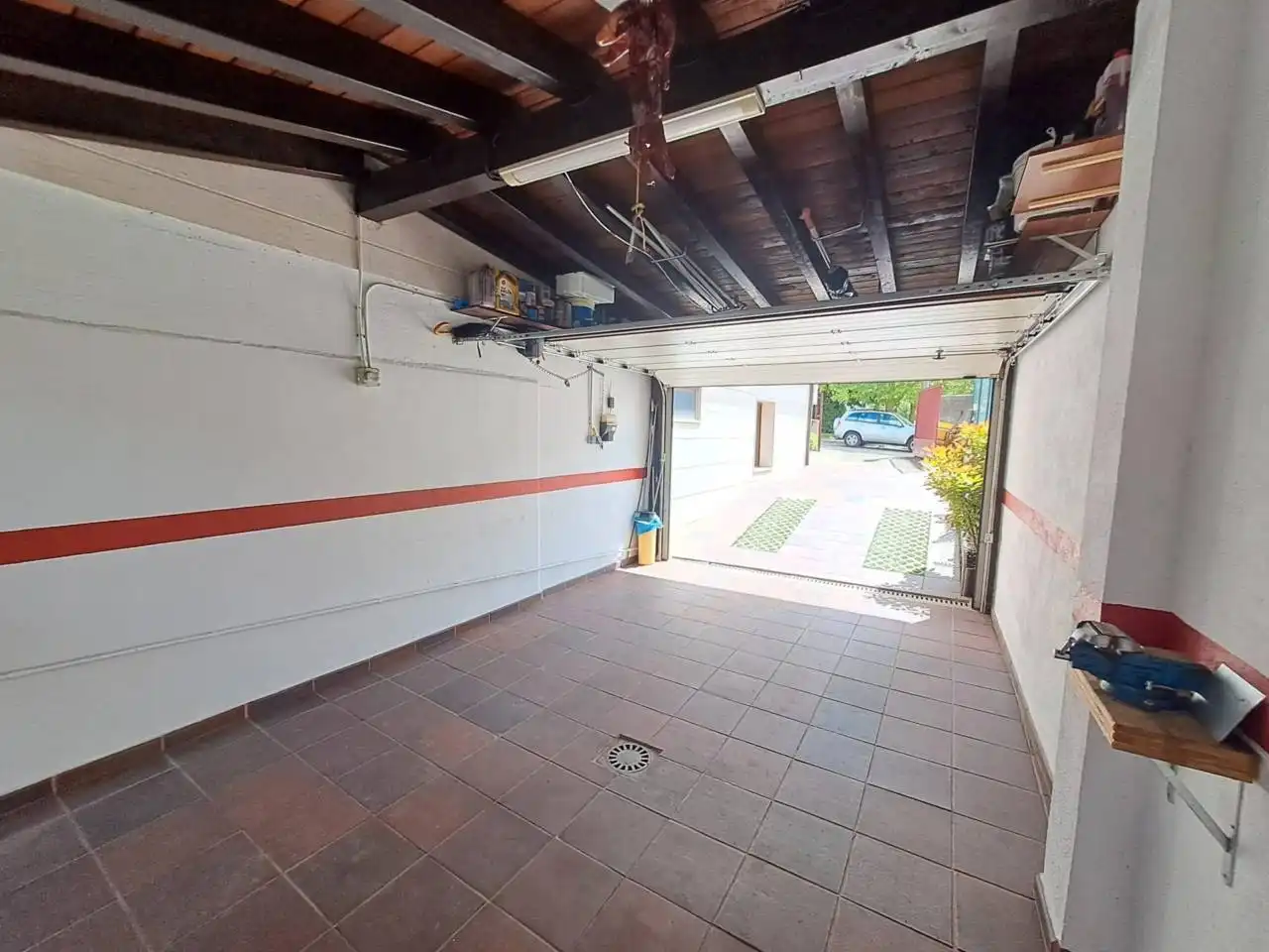 Aparcament de Casa adosada en venda en Villagonzalo Pedernales amb Calefacció, Jardí privat i Terrassa
