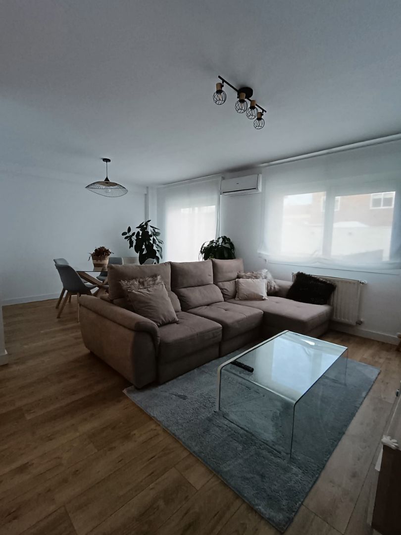 Sala d'estar de Casa adosada en venda en Alovera amb Aire condicionat, Calefacció i Jardí privat