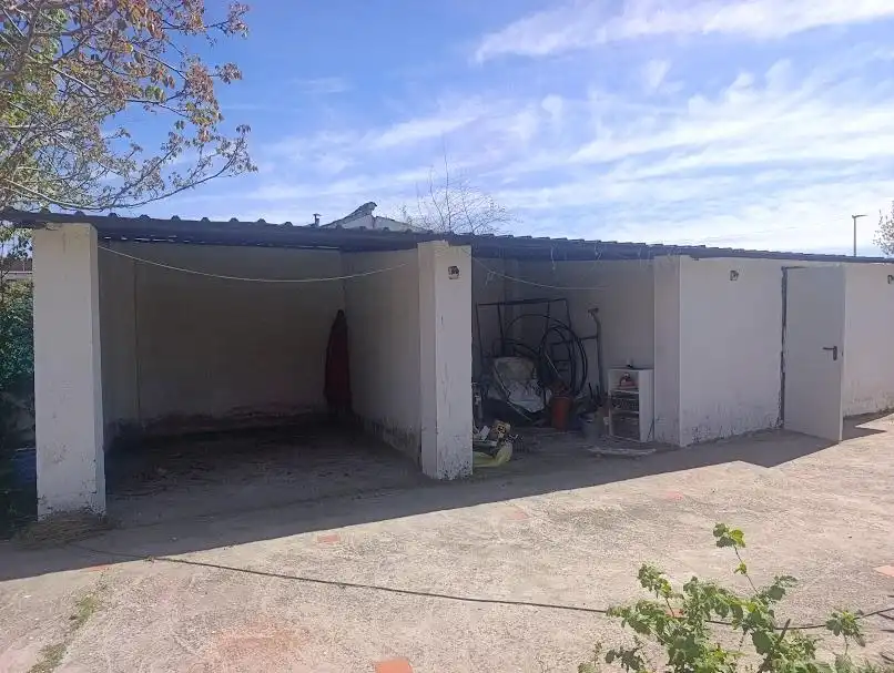 Vista exterior de Casa o chalet en venta en Escalona con Aire acondicionado, Jardín privado y Piscina