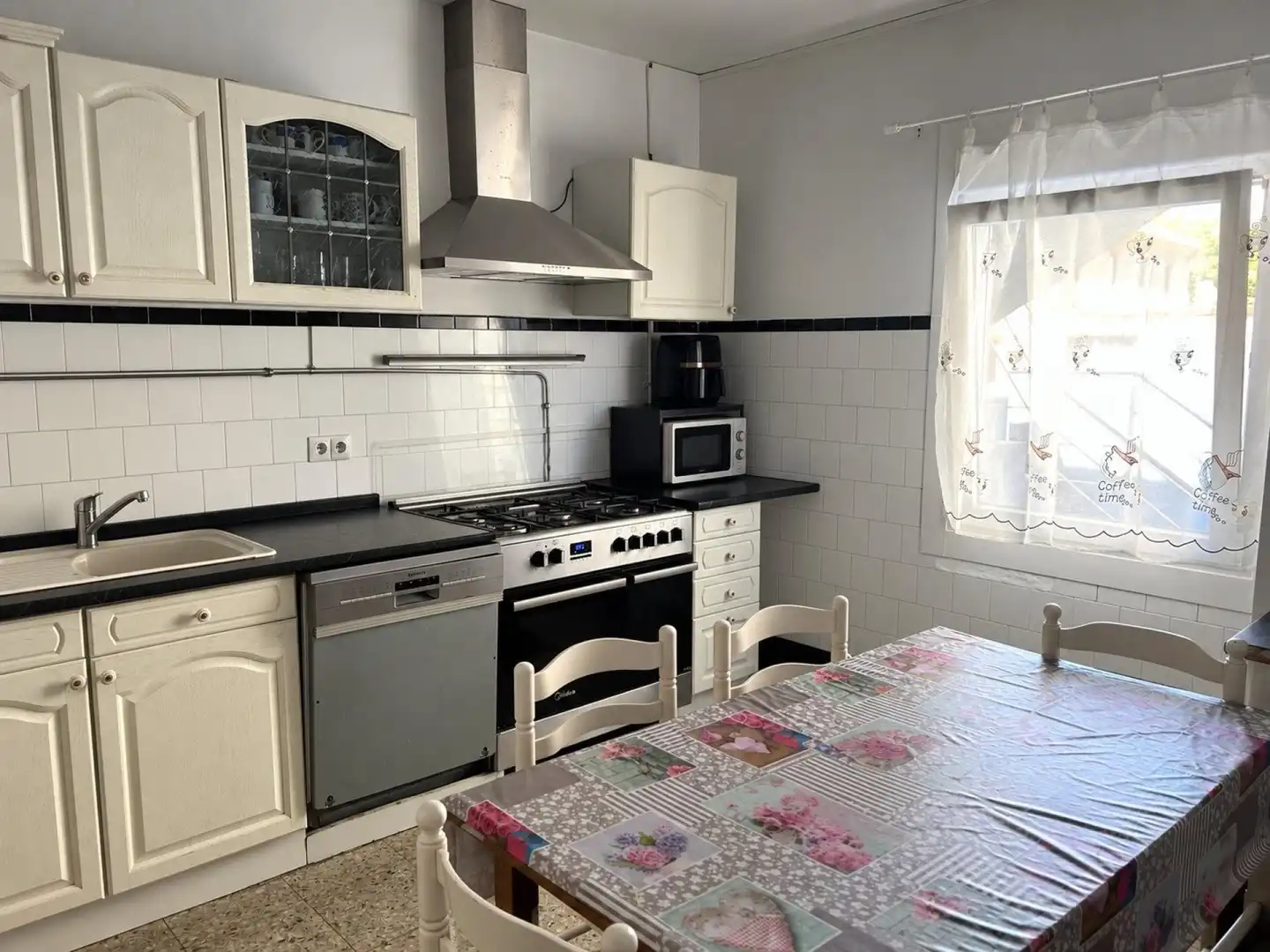 Cuina de Casa adosada en venda en Ribeira amb Aire condicionat, Calefacció i Terrassa