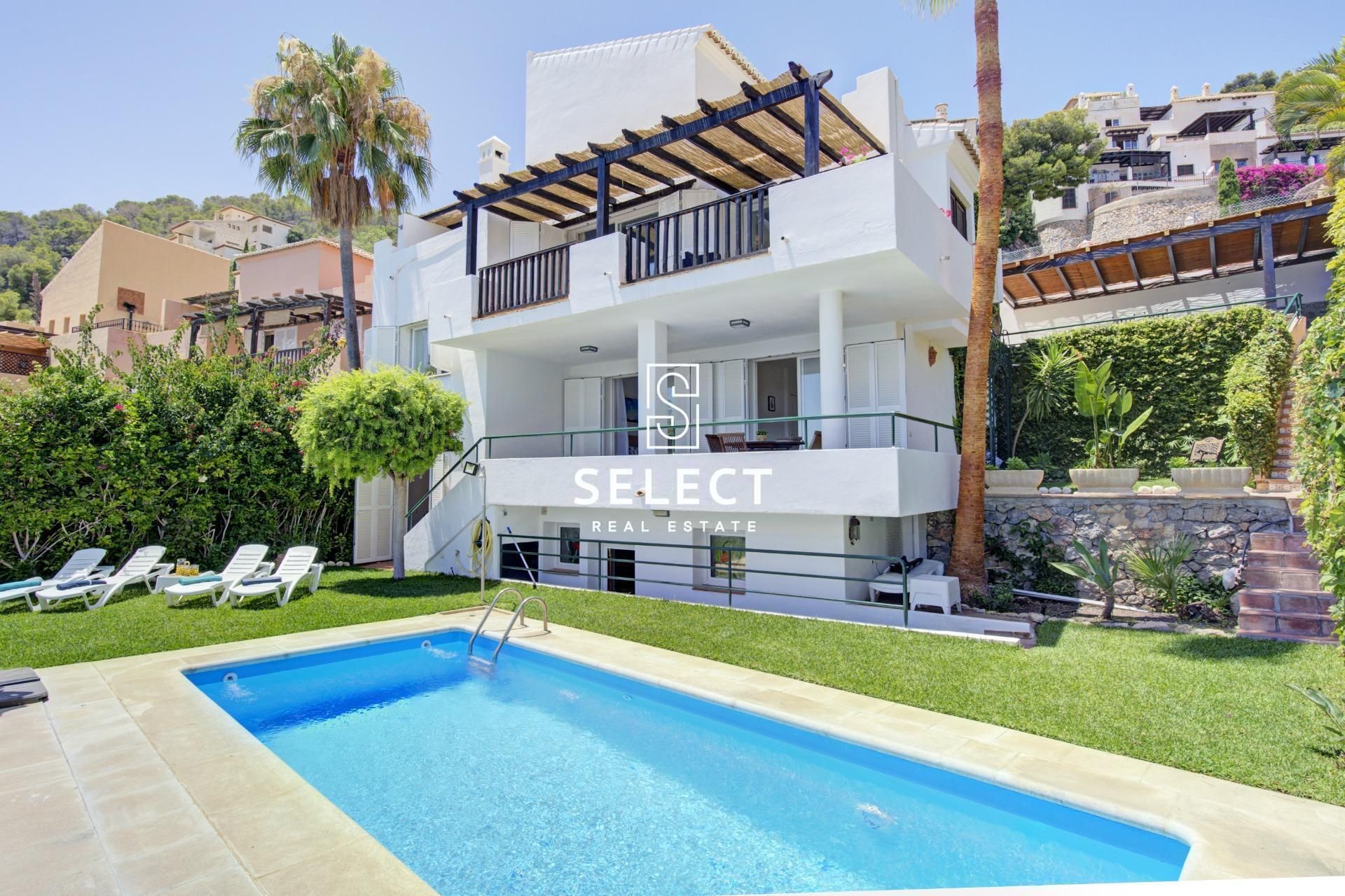 Exterior view of House or chalet for sale in Almuñécar  with Air Conditioner, Private garden and Parquet flooring