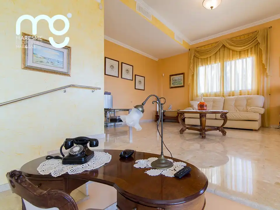Sala de estar de Casa o chalet en venta en Tiana con Aire acondicionado, Calefacción y Jardín privado