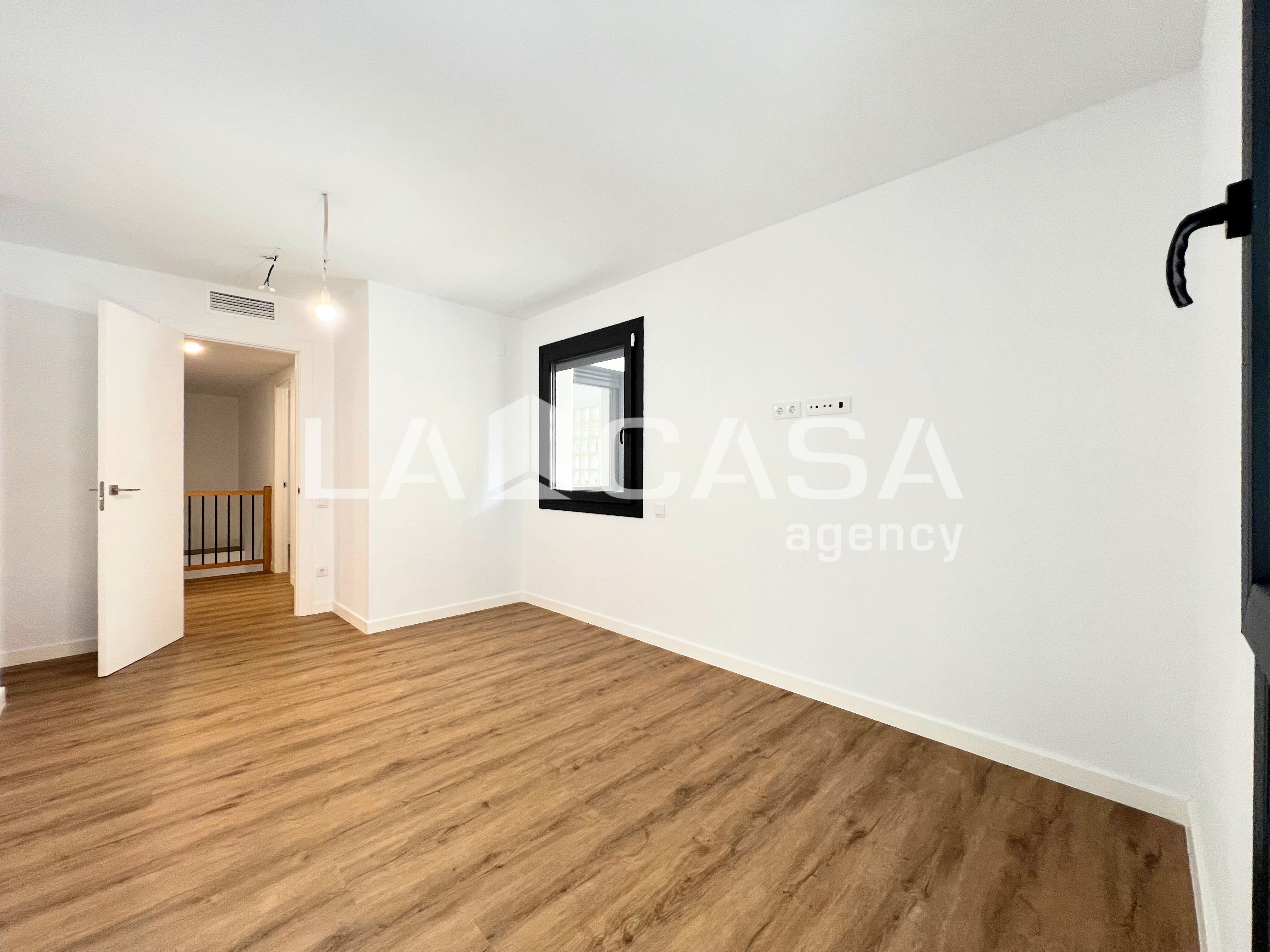 Duplex for sale in Badalona  with Terrace