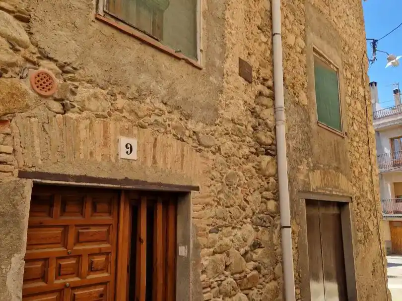 Vista exterior de Casa adosada en venta en Peralada con Aire acondicionado y Balcón