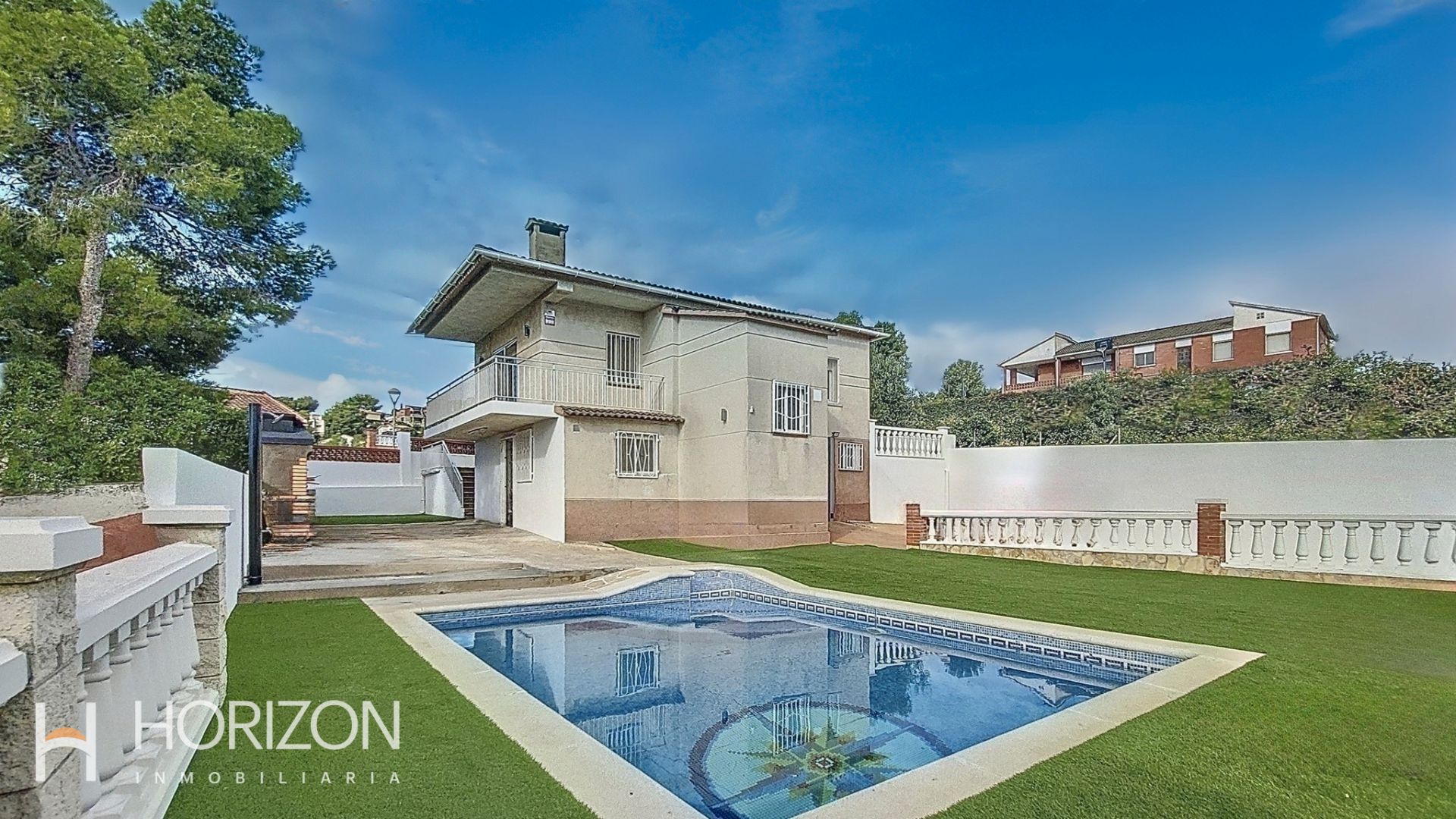 Vista exterior de Casa o xalet en venda en Cunit amb Calefacció, Jardí privat i Parquet