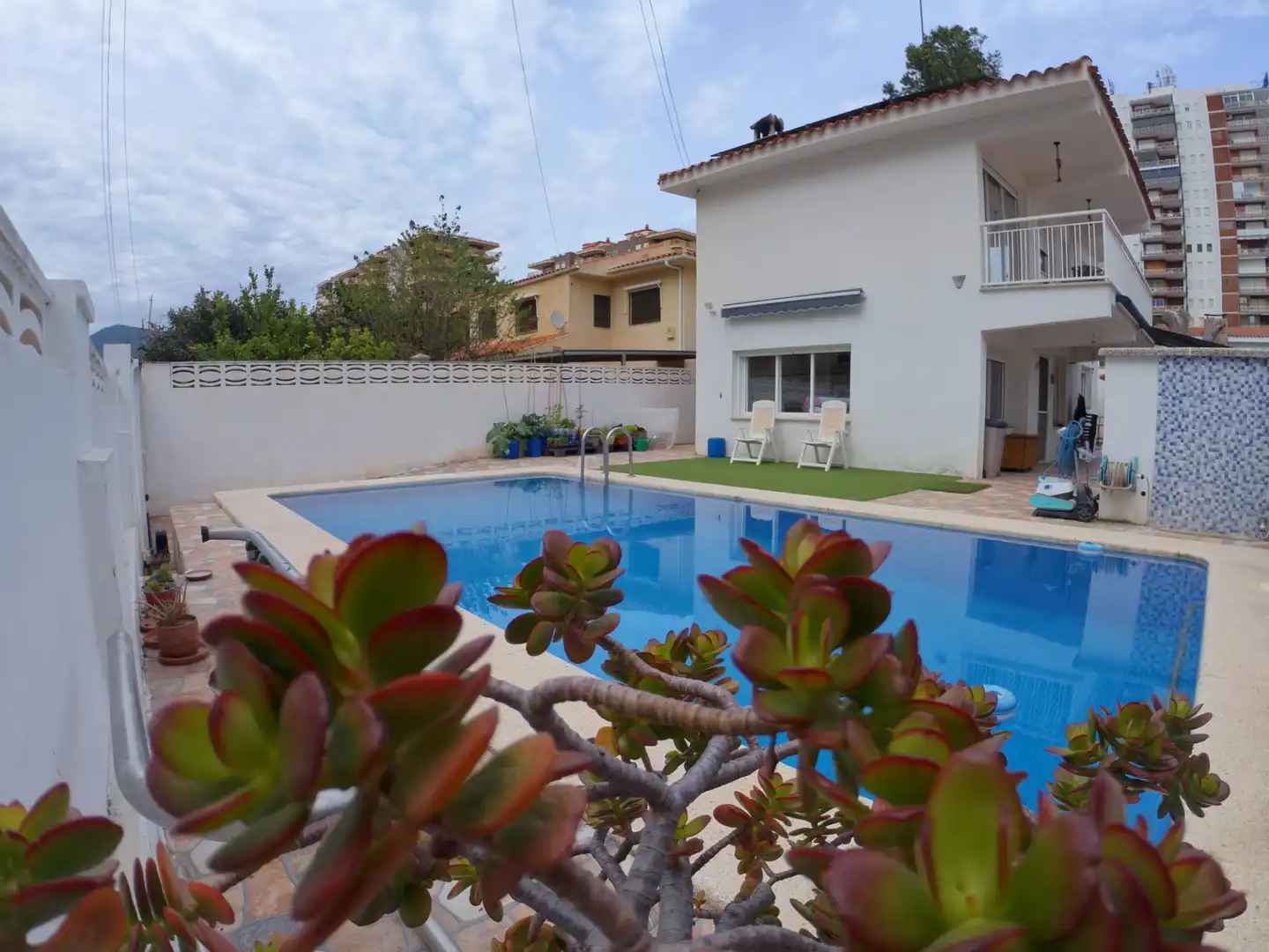 Villa mit Pool zum Verkauf in Carrer Apòstol Santiago