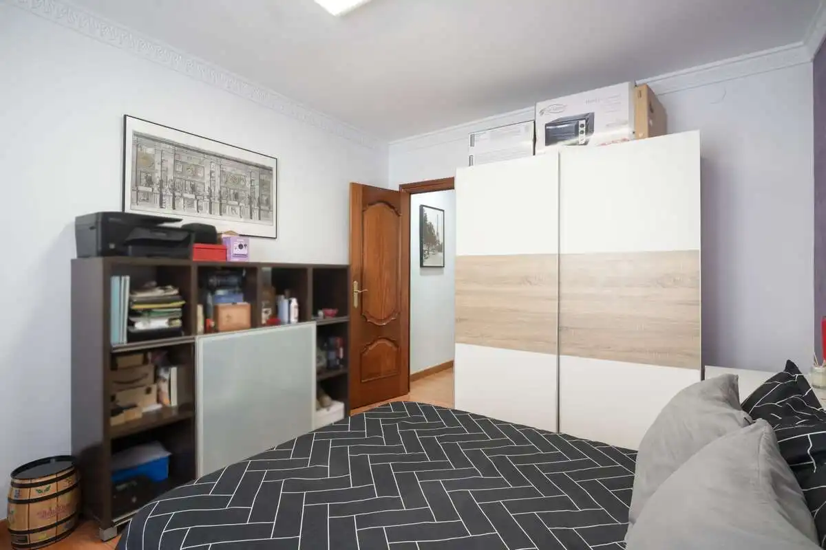 Habitación de Piso de alquiler en Granada con Aire acondicionado, Calefacción y Amueblado
