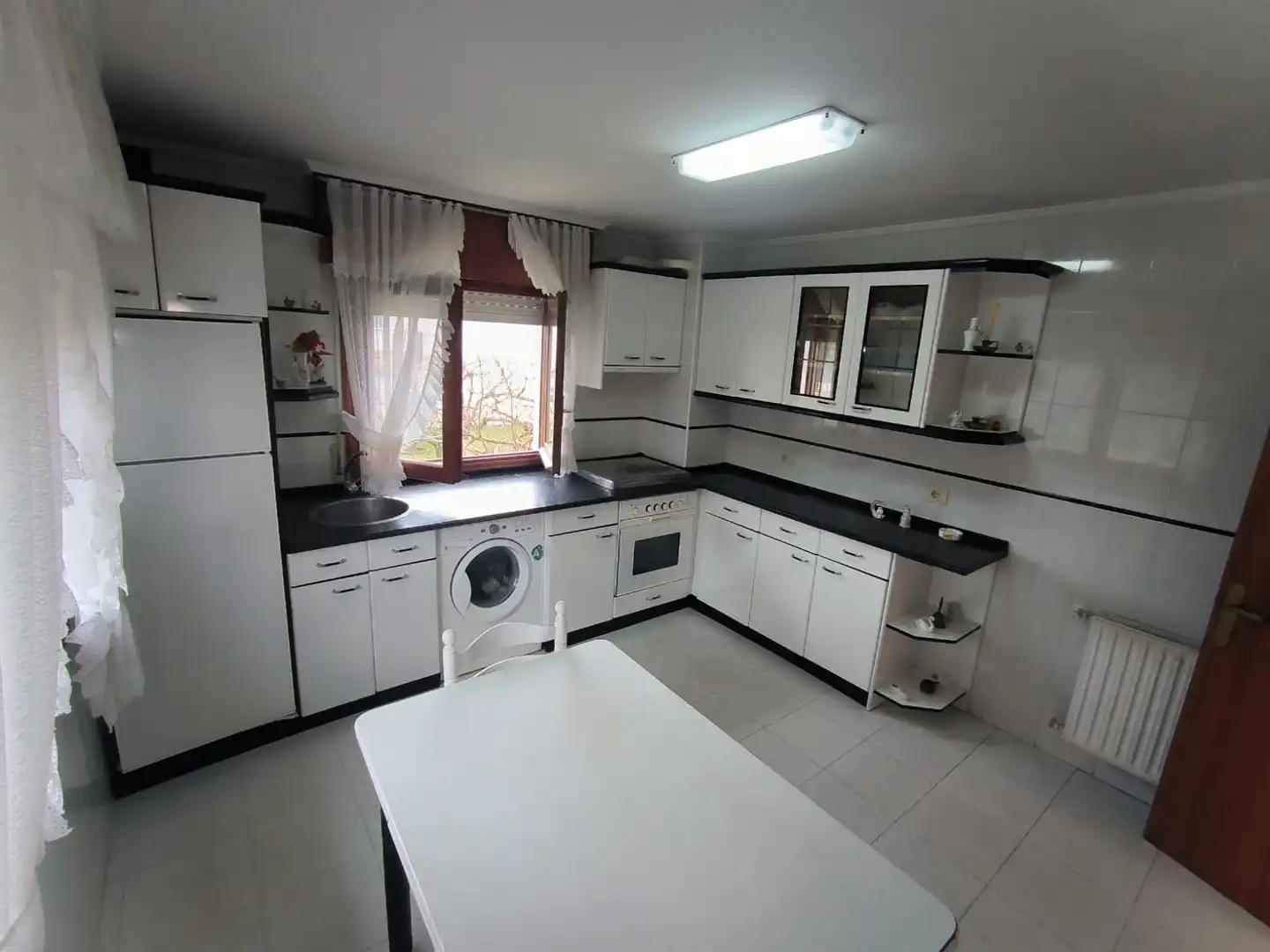 Cocina de Casa o chalet en venta en Medina de Pomar con Calefacción, Jardín privado y Terraza