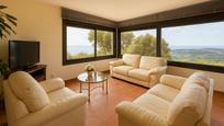 Sala d'estar de Casa o xalet en venda en Castell-Platja d'Aro amb Jardí privat i Balcó