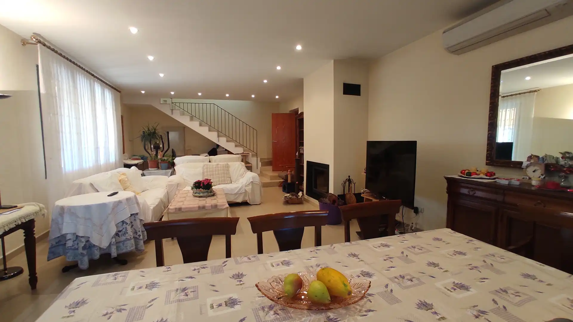 Wohnzimmer von Country house zum Verkauf in Roda de Berà mit Klimaanlage, Heizung und Privatgarten