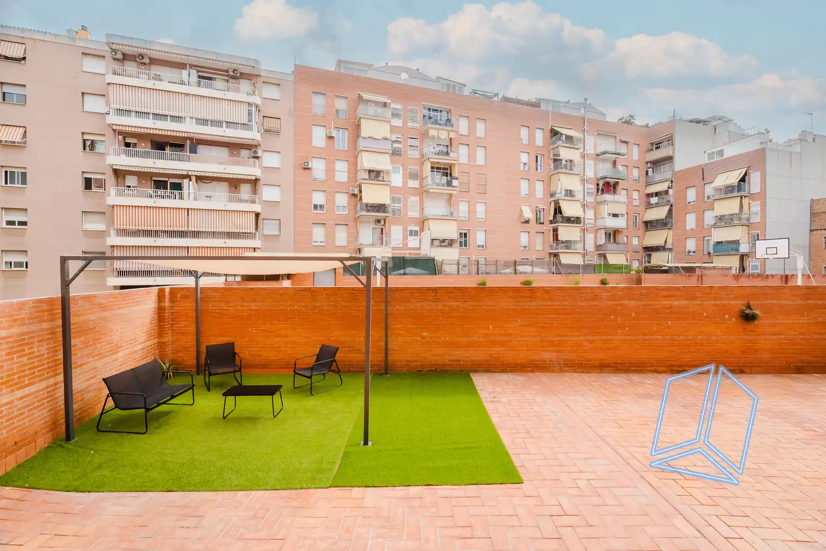 Terrassa de Pis en venda en Barcelona amb Calefacció, Terrassa i Traster