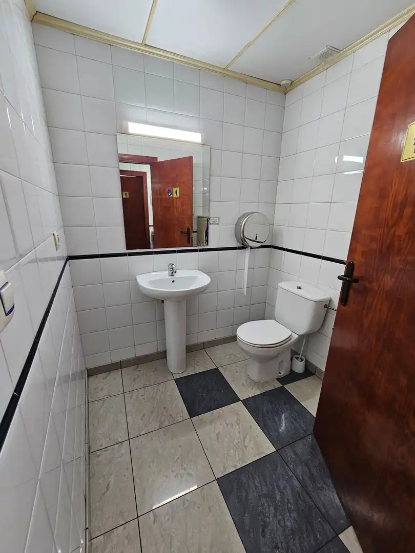 Baño de Local en venta en Blanes con Aire acondicionado, Terraza y Amueblado