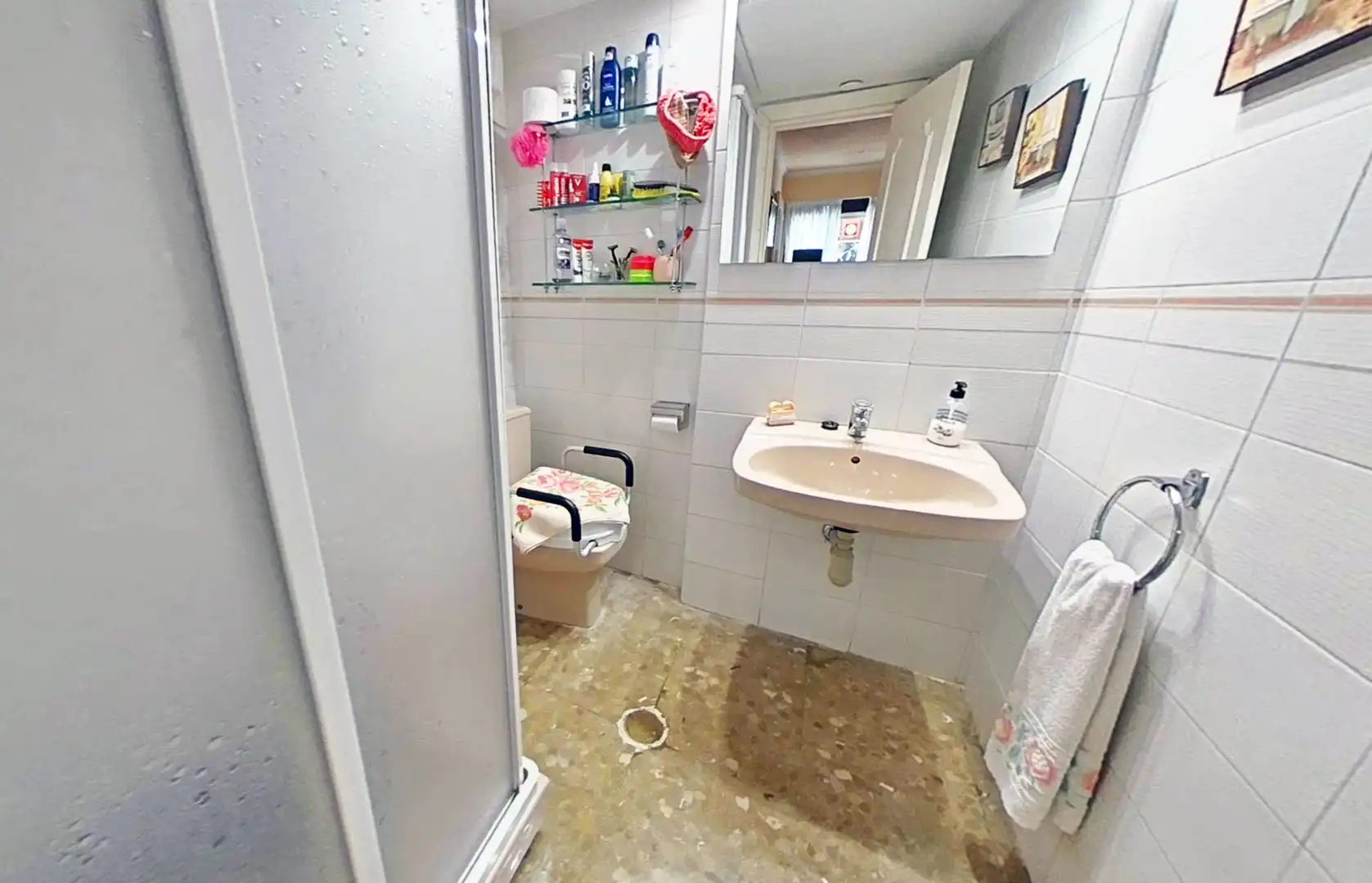 Bathroom of Flat for sale in Torremolinos  with Air Conditioner, Terrace and Furnished