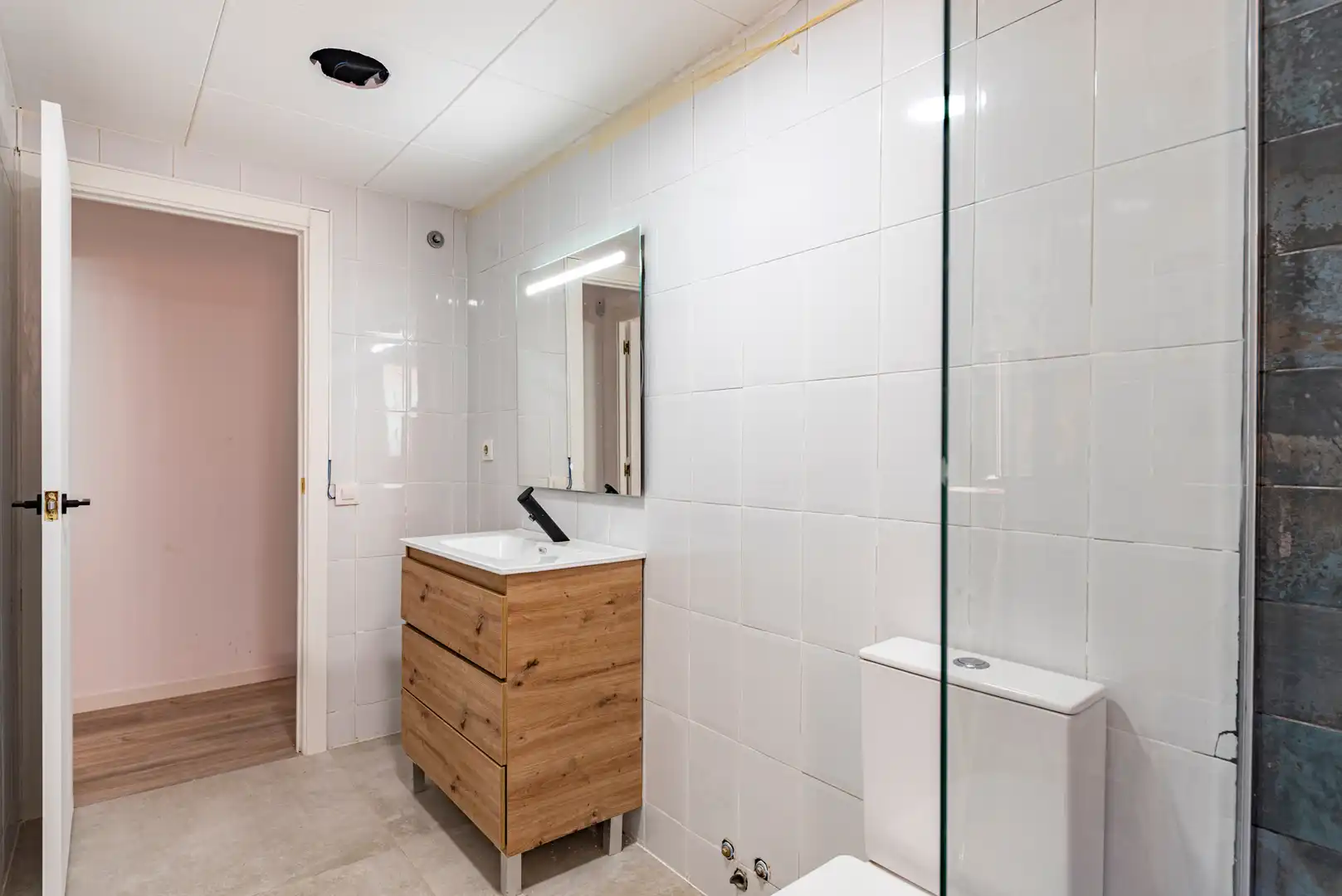 Badezimmer von Wohnung zum Verkauf in Mataró mit Parkett, Terrasse und Balkon