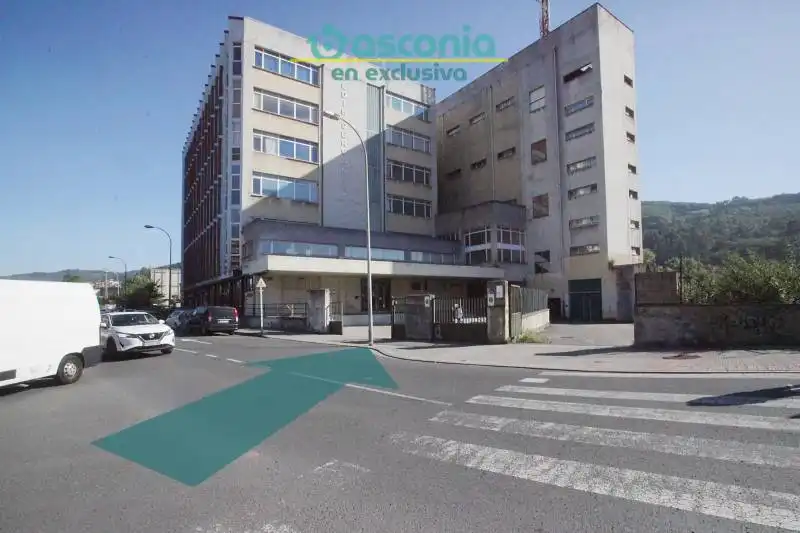 Einzelparkplatz zum Verkauf in Etorbidea Cervantes 51010