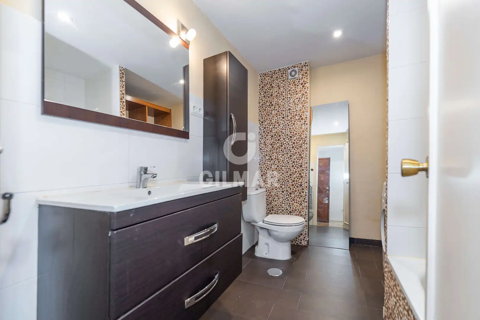 Baño de Piso en venta en Madrid con Calefacción, Piscina y Balcón