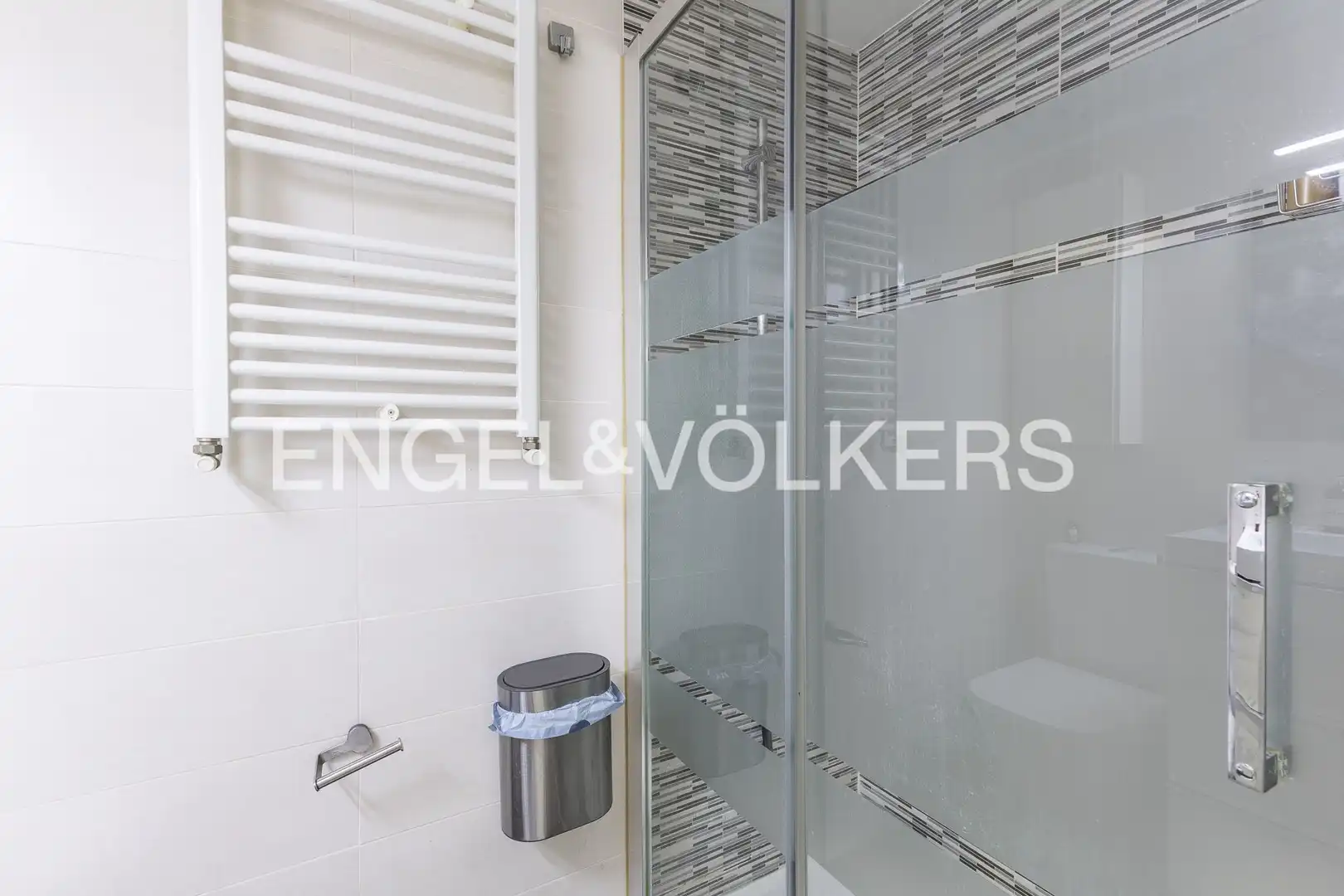 Badezimmer von Wohnung zum Verkauf in Esplugues de Llobregat mit Klimaanlage, Heizung und Parkett