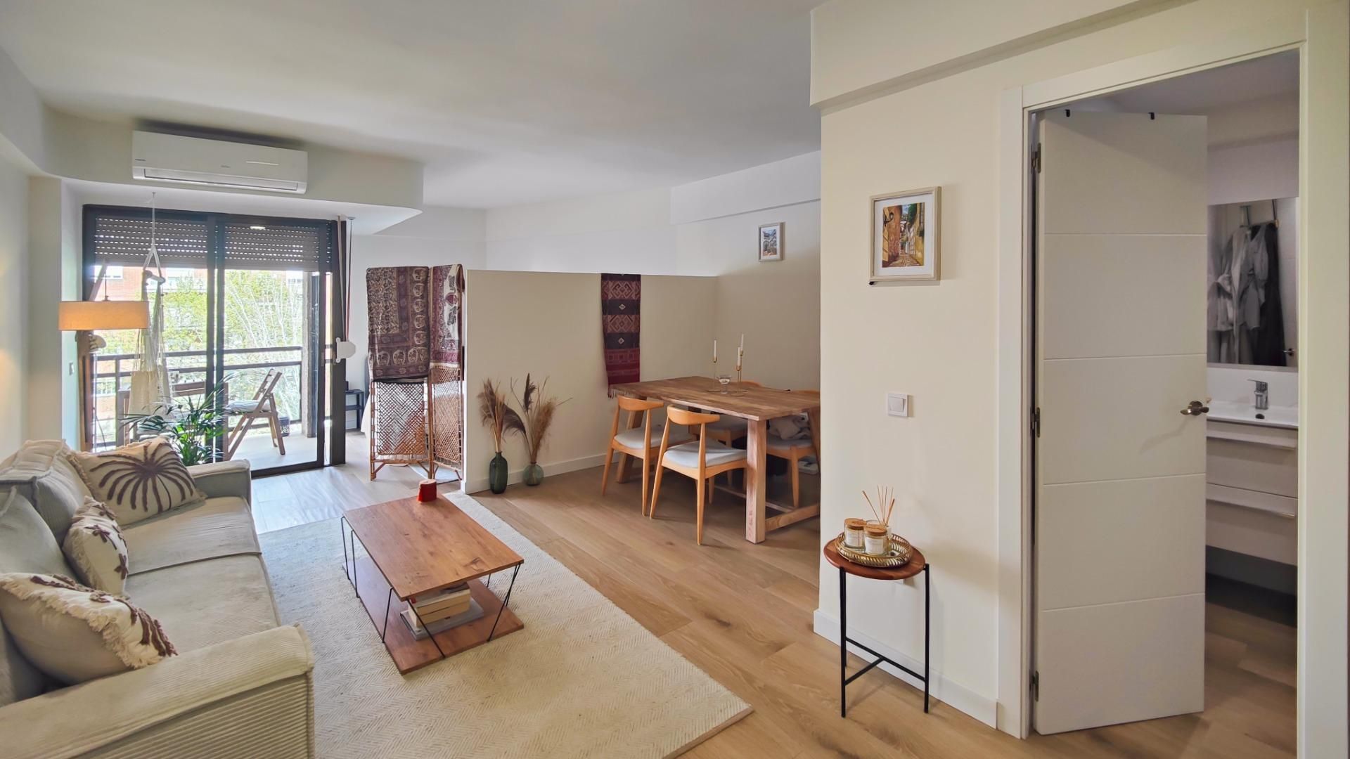 Sala d'estar de Apartament de lloguer en  Madrid Capital amb Aire condicionat, Calefacció i Terrassa