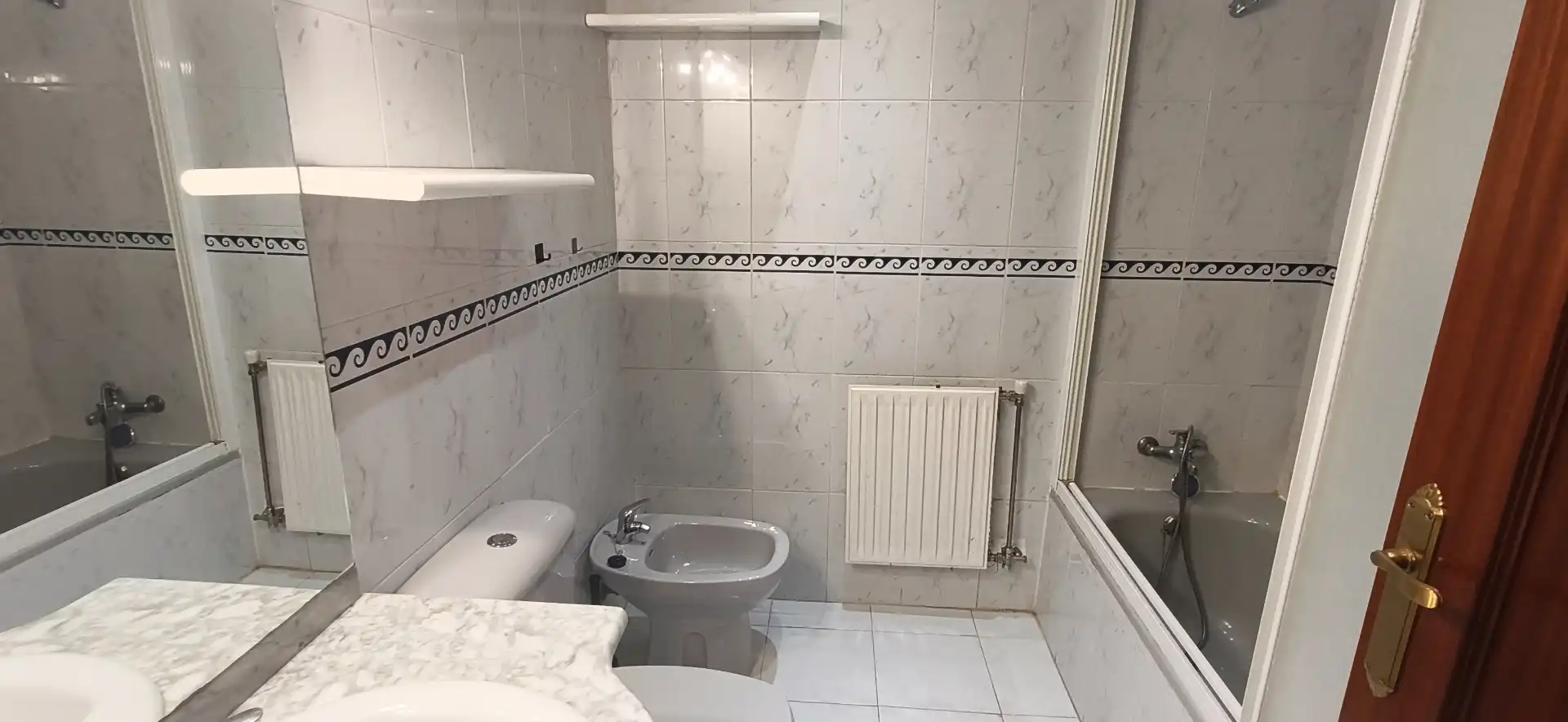 Baño de Piso de alquiler en Burgos con Calefacción, Parquet y Terraza