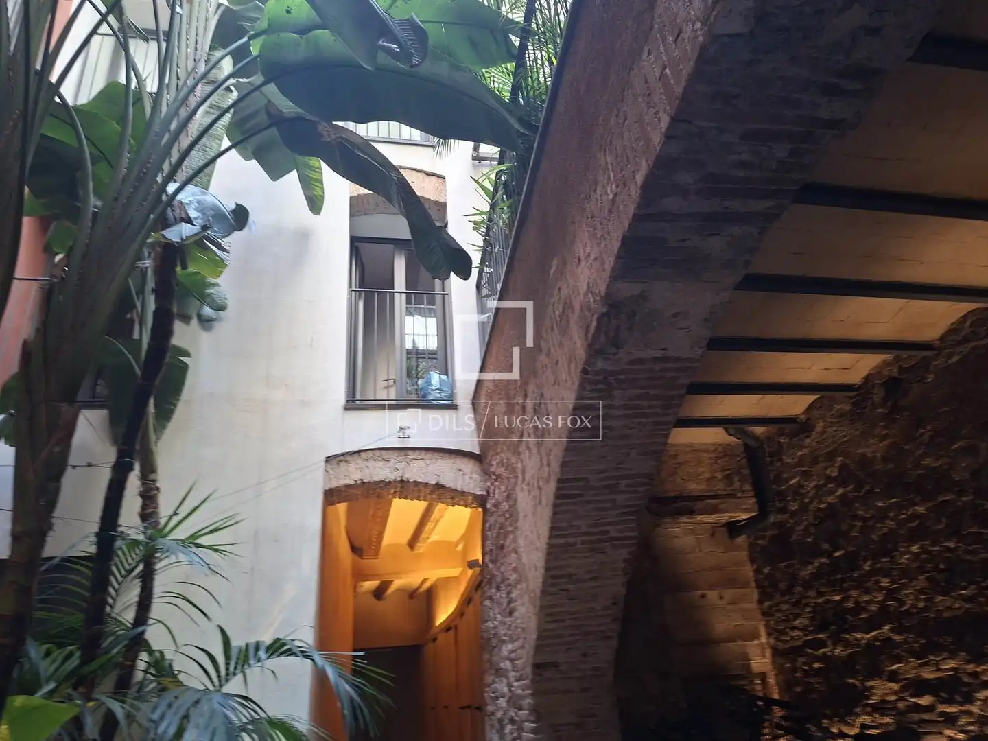 Vista exterior de Pis en venda en Barcelona amb Aire condicionat, Calefacció i Jardí privat