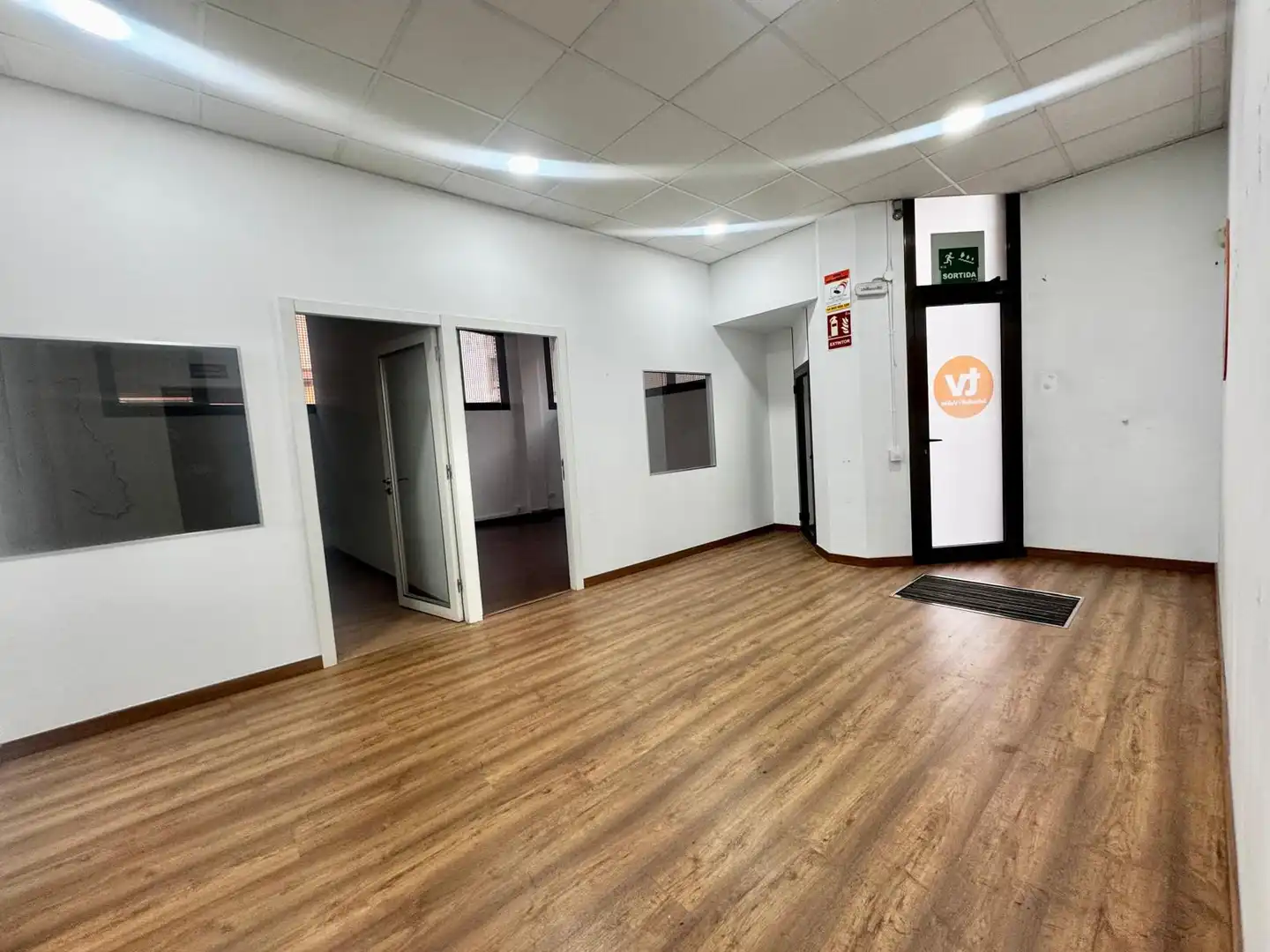 Local comercial de lloguer a Plaça de Granados 3, imagen 3