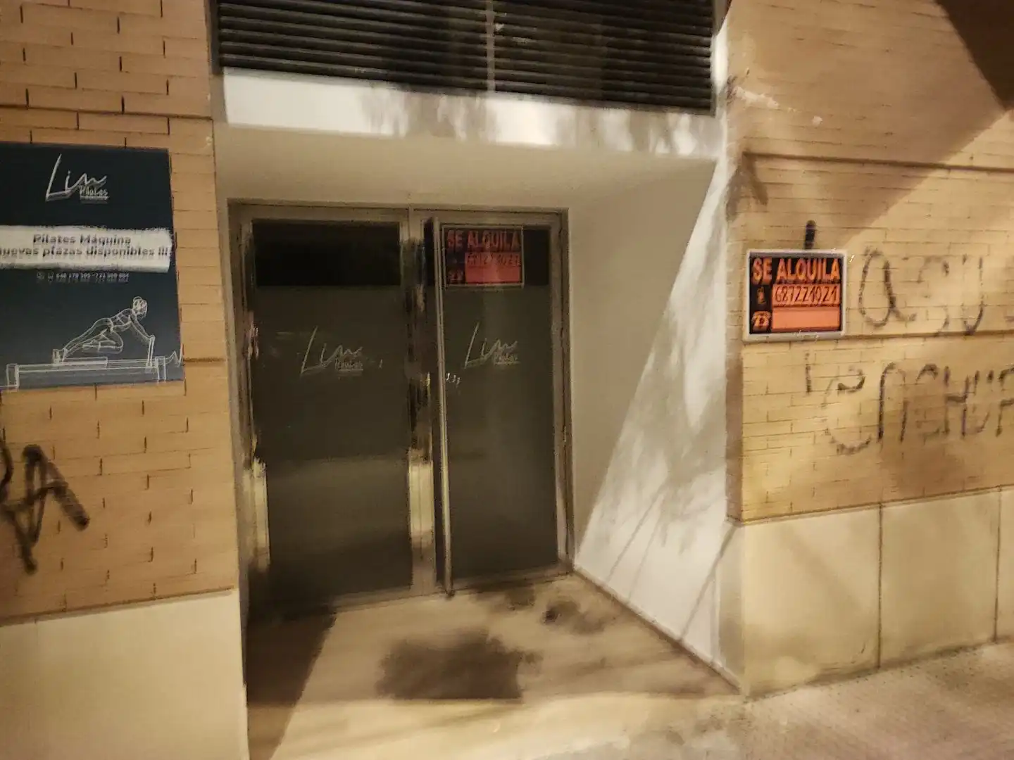 Geschaftsraum zur Miete in Almería mit Klimaanlage, Heizung und Parkett