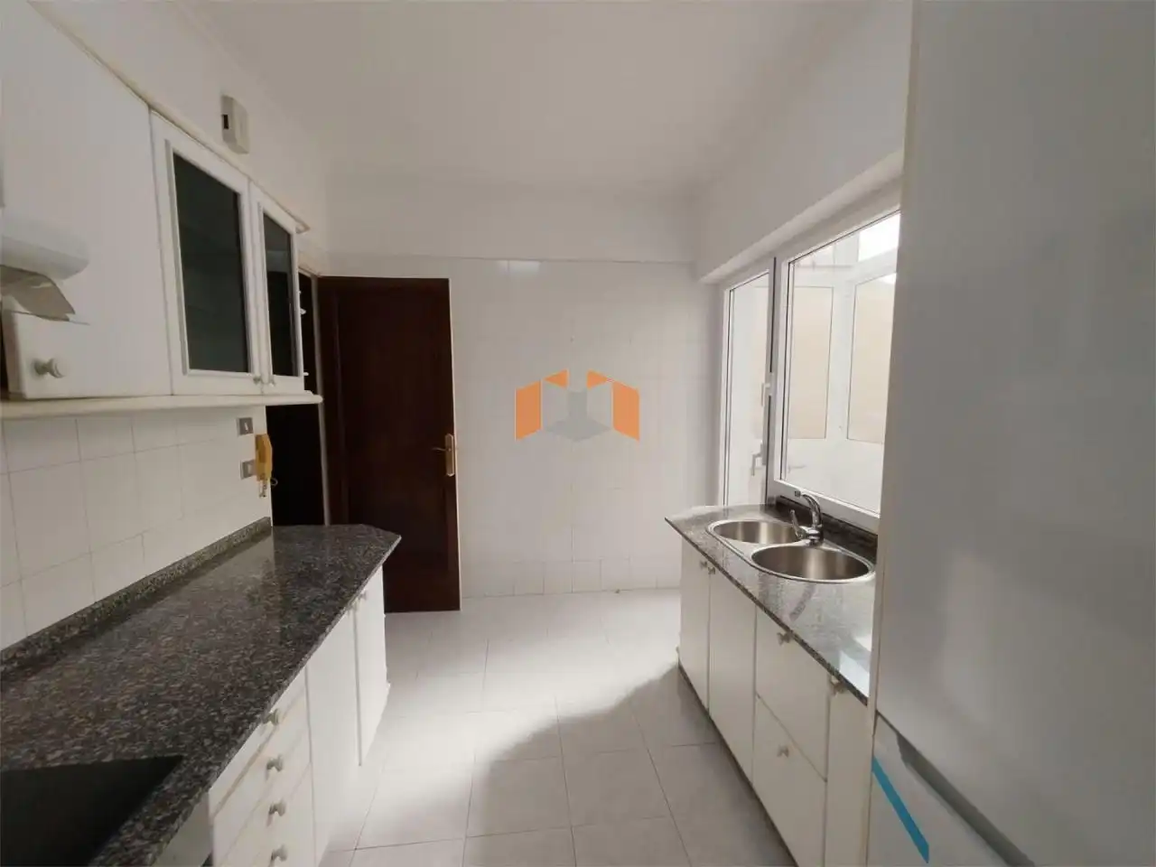 Küche von Wohnung zum Verkauf in Vigo  mit Heizung, Abstellraum und Balkon