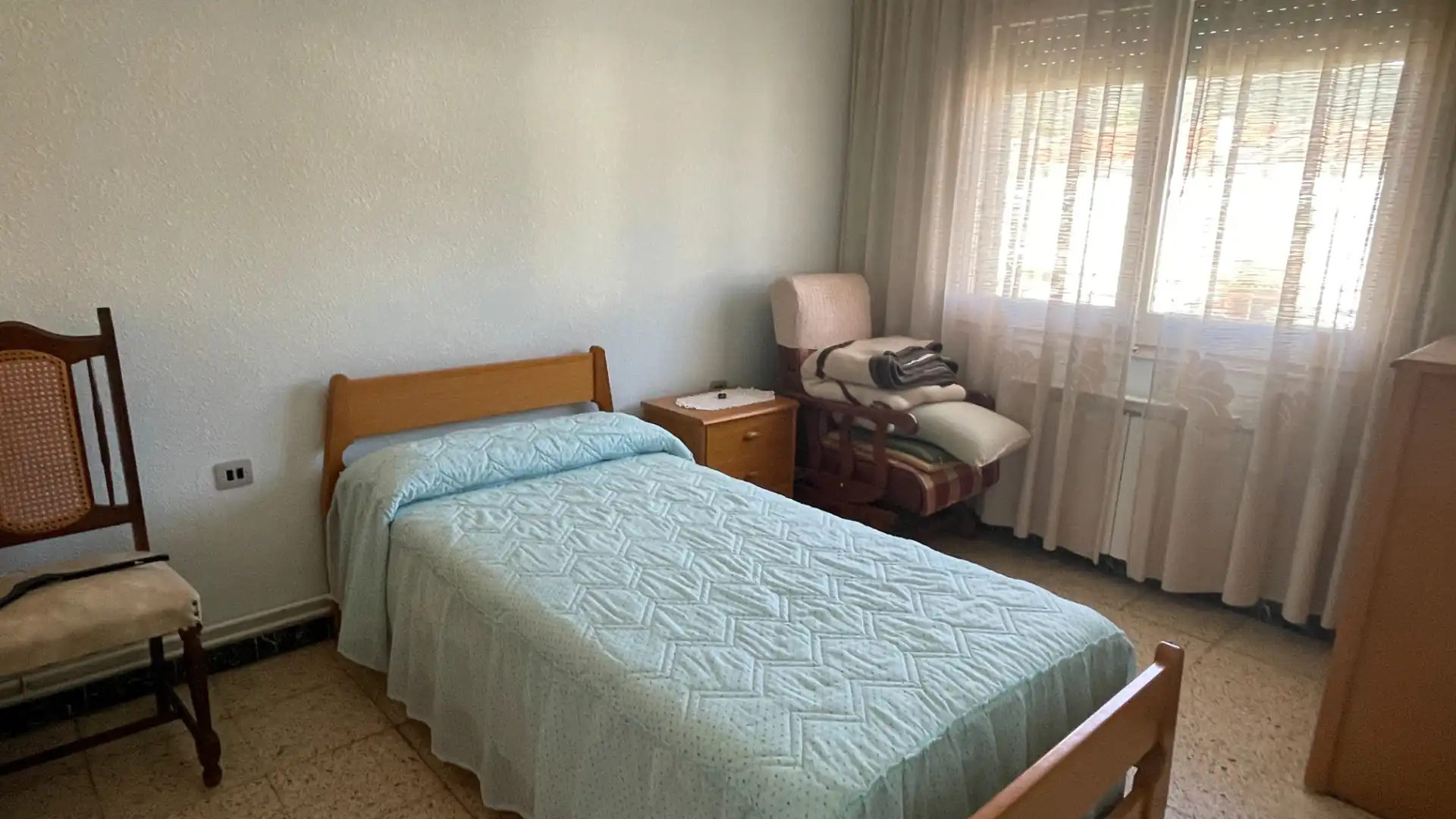 Habitación de Casa adosada en venta en Olot, Girona