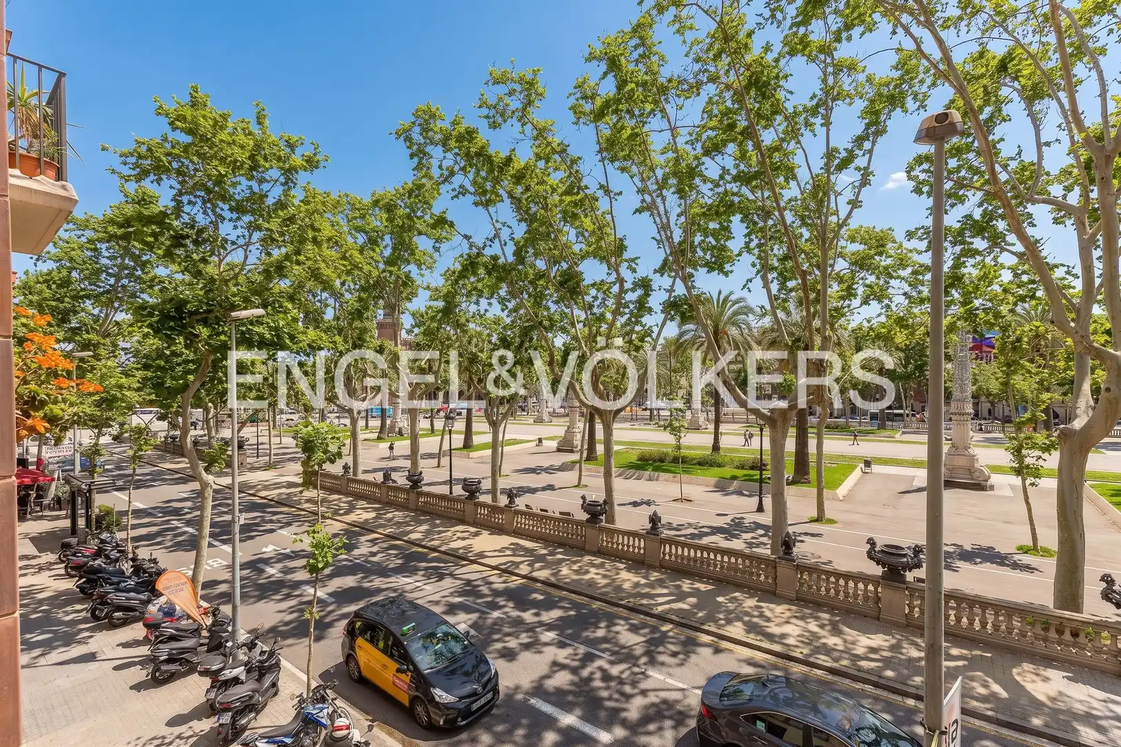 Außenansicht von Wohnung zum Verkauf in Barcelona mit Klimaanlage, Heizung und Terrasse