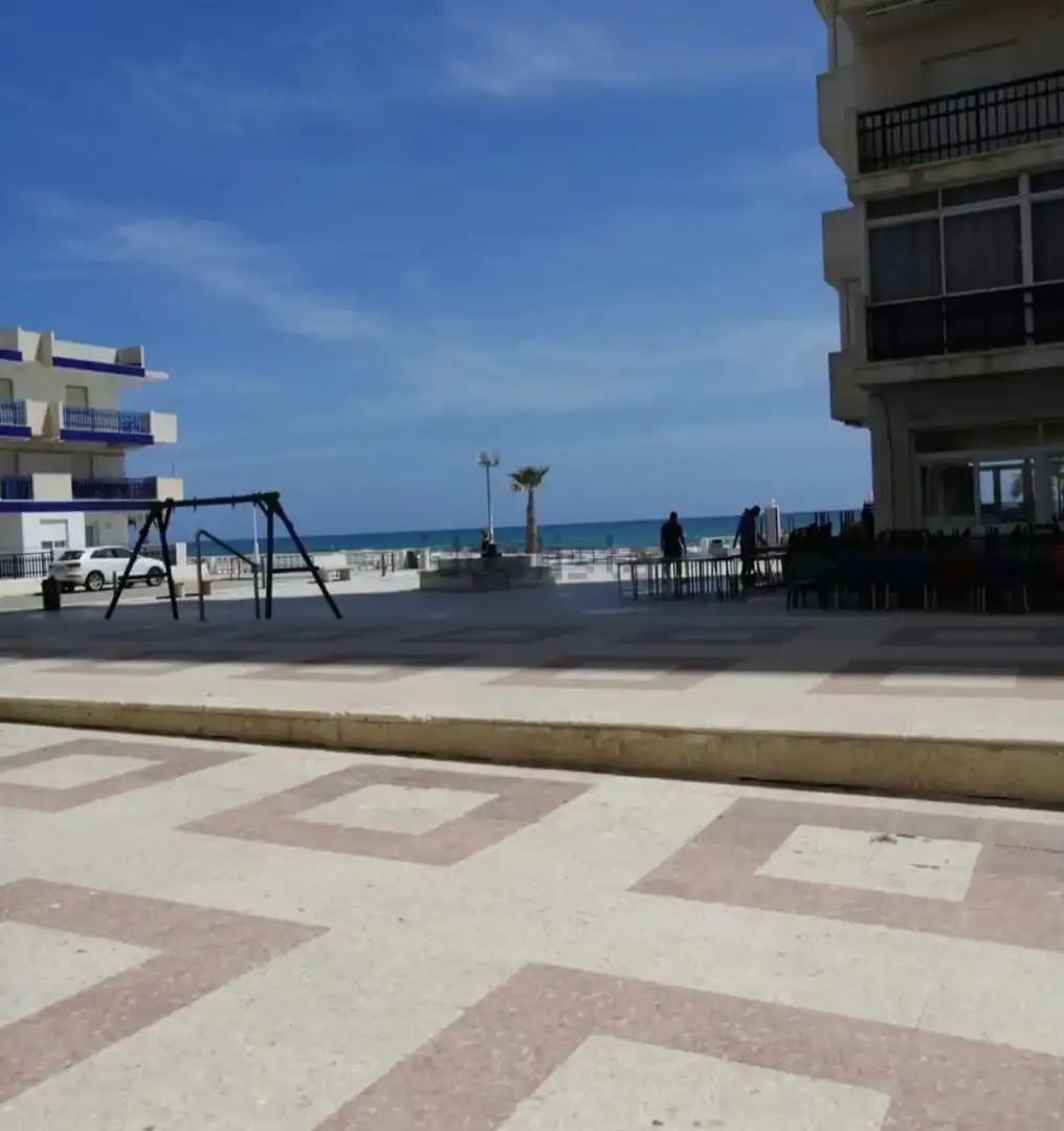 Vista exterior de Apartament en venda en La Manga del Mar Menor amb Aire condicionat, Jardí privat i Moblat