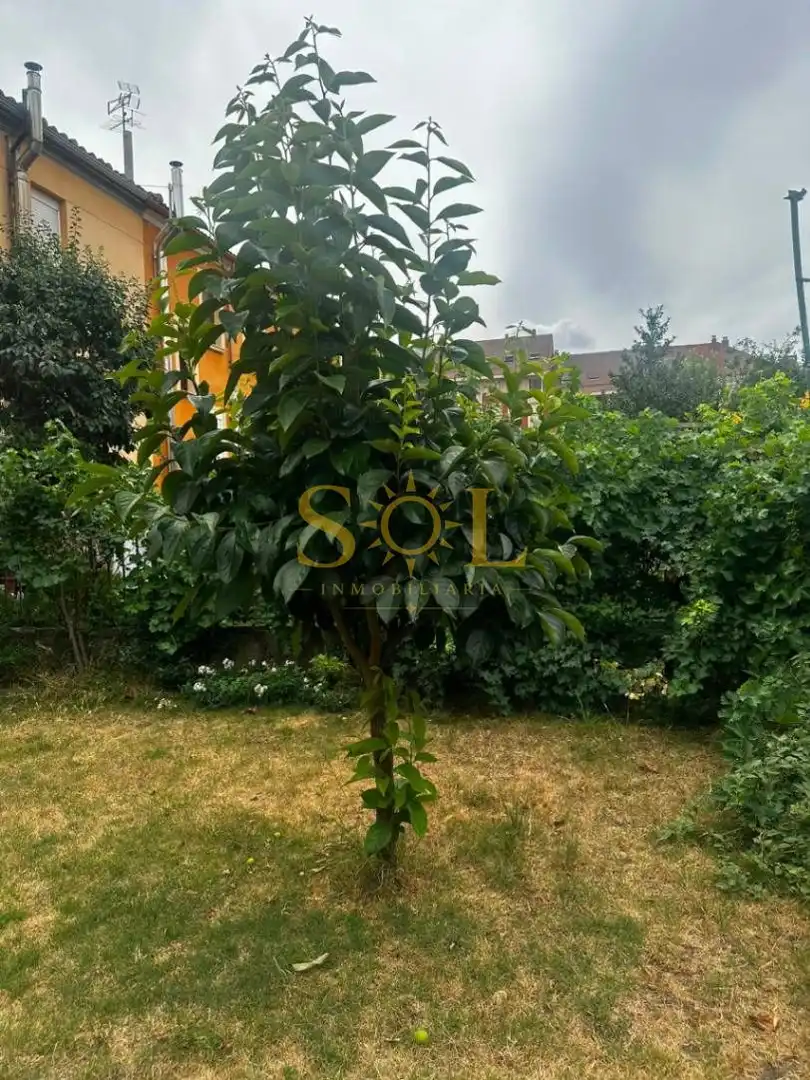 Casa o xalet en venda en León Capital  amb Calefacció, Jardí privat i Terrassa