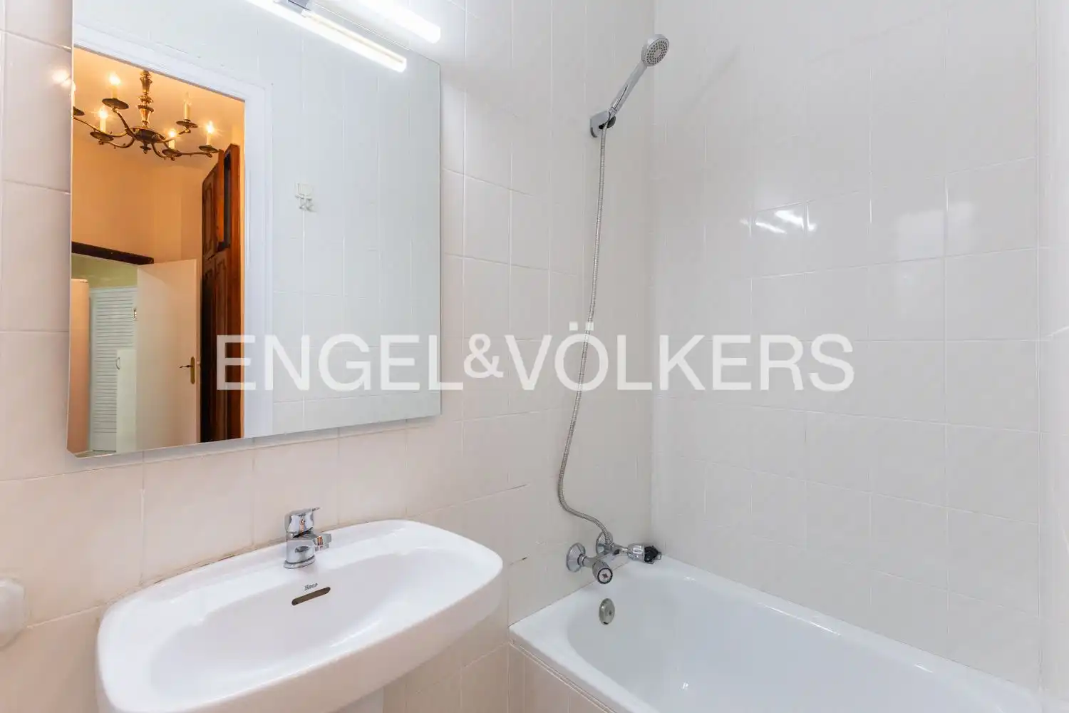 Badezimmer von Wohnung zur Miete in Valencia mit Klimaanlage, Heizung und Terrasse