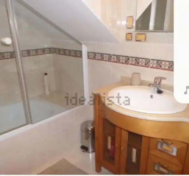 Badezimmer von Maisonette zur Miete in Salamanca mit Heizung, Parkett und Möbliert