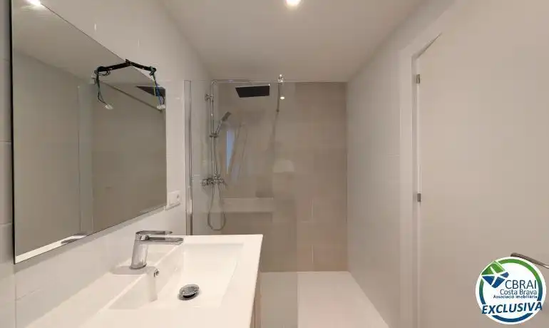 Bathroom of Flat for sale in Portbou  with Oven