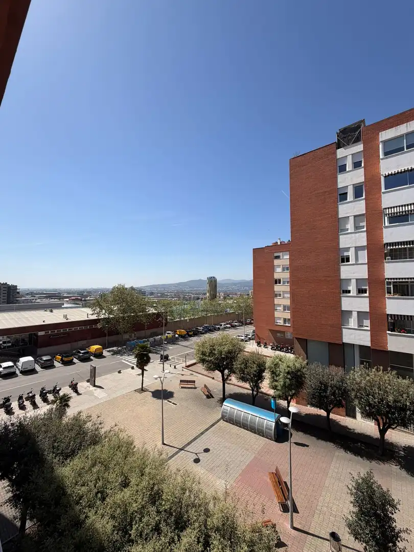 Vista exterior de Pis en venda en Sant Joan Despí amb Balcó