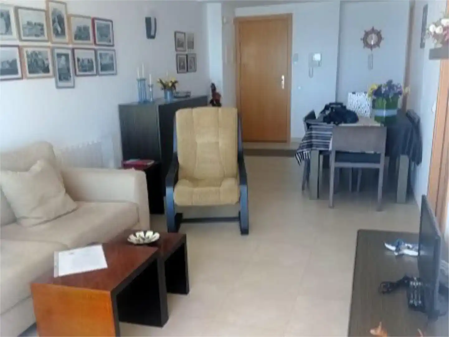 Sala d'estar de Apartament en venda en L'Escala amb Aire condicionat i Balcó