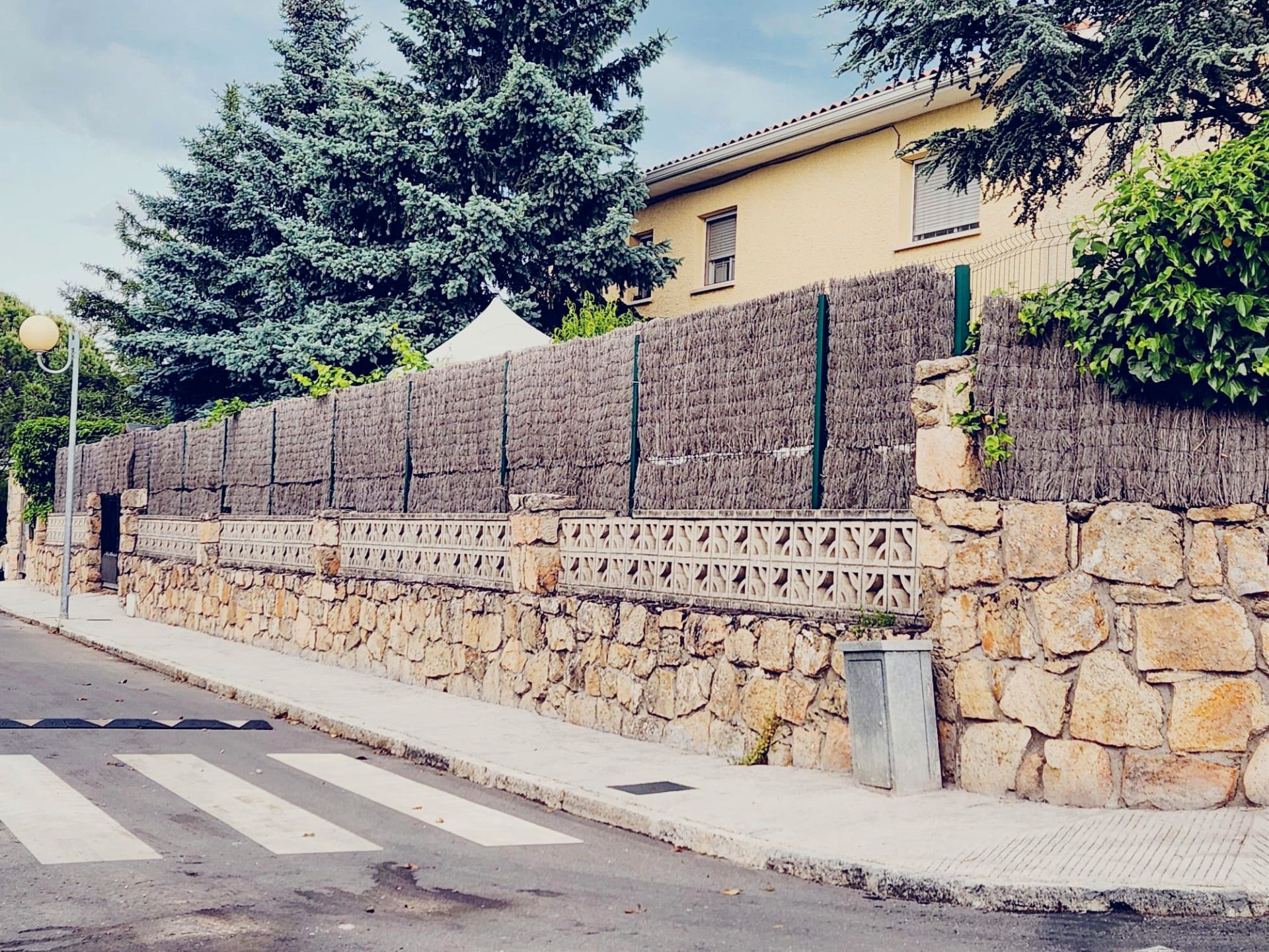 Vista exterior de Casa o xalet en venda en Guadalix de la Sierra amb Calefacció, Jardí privat i Terrassa