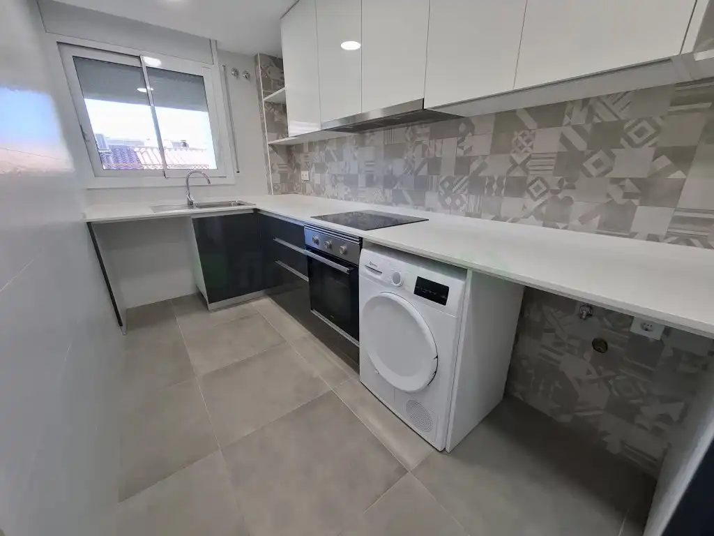 Cocina de Dúplex de alquiler en Malgrat de Mar con Lavadora y Balcón