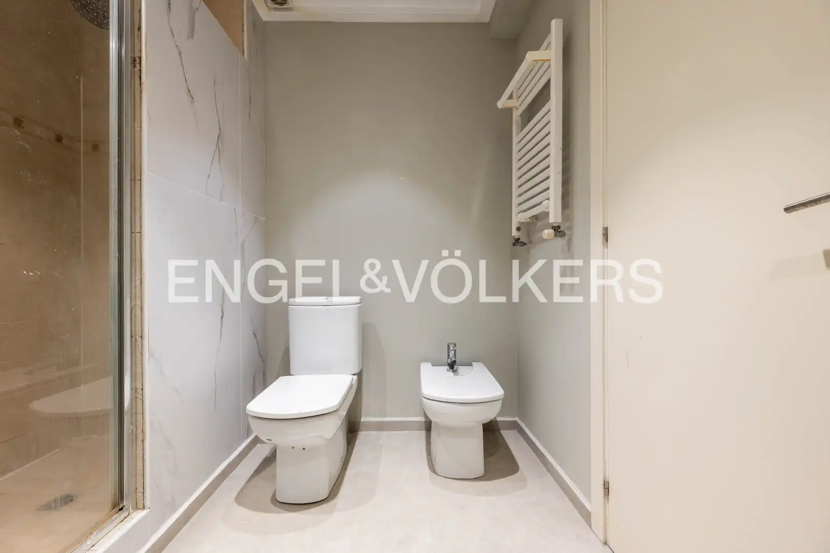 Bathroom of Flat for sale in Donostia - San Sebastián   with Heating and Balcony