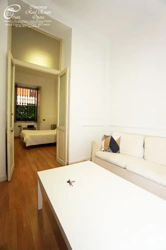 Flat for rent in Calle BOLA, Palacio
