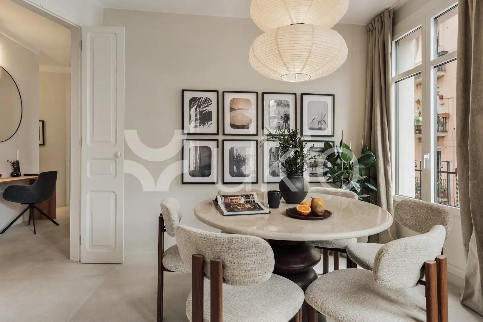 Comedor de Apartamento de alquiler en Barcelona con Aire acondicionado, Calefacción y Amueblado