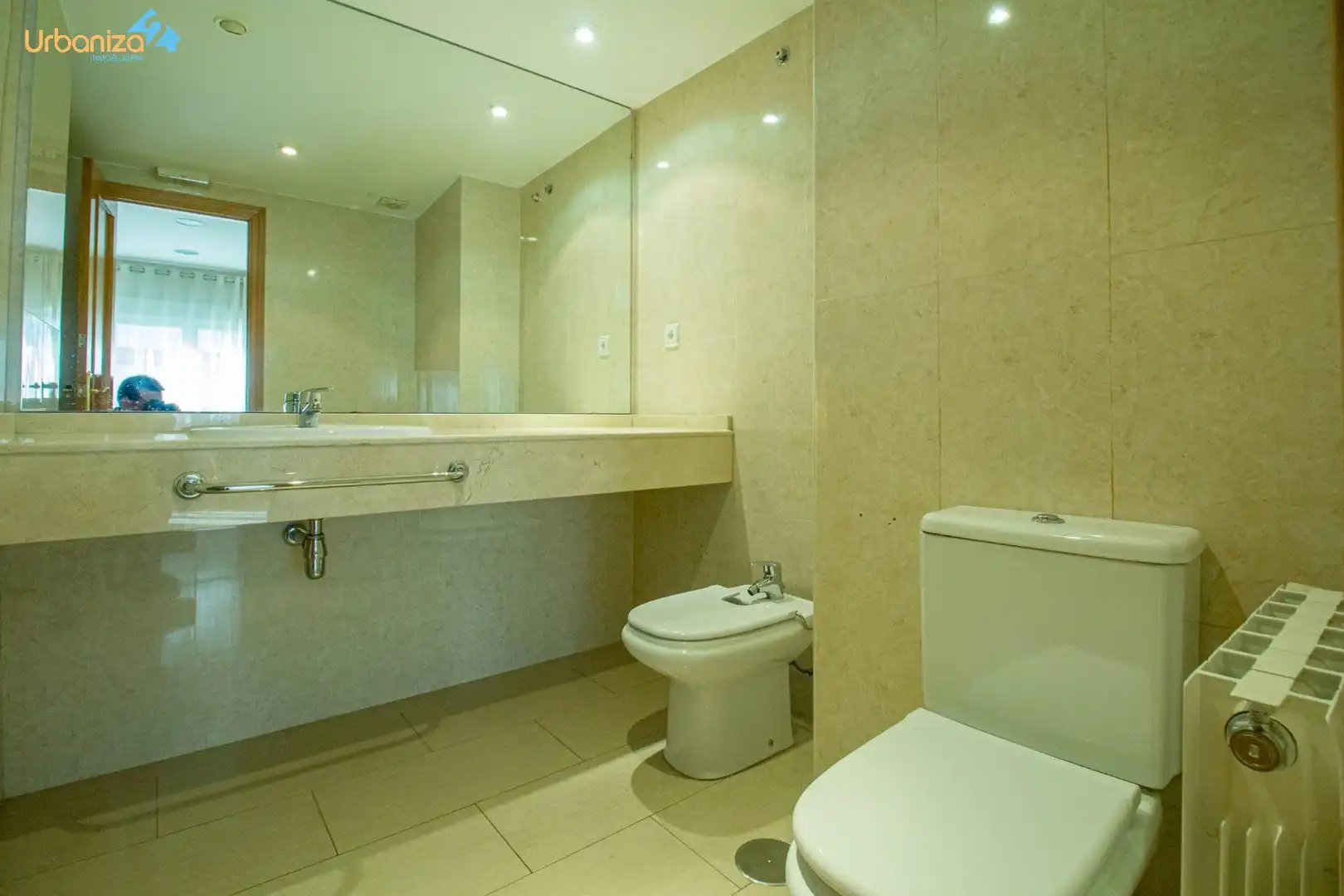 Badezimmer von Büro zum Verkauf in Badajoz mit Klimaanlage und Abstellraum