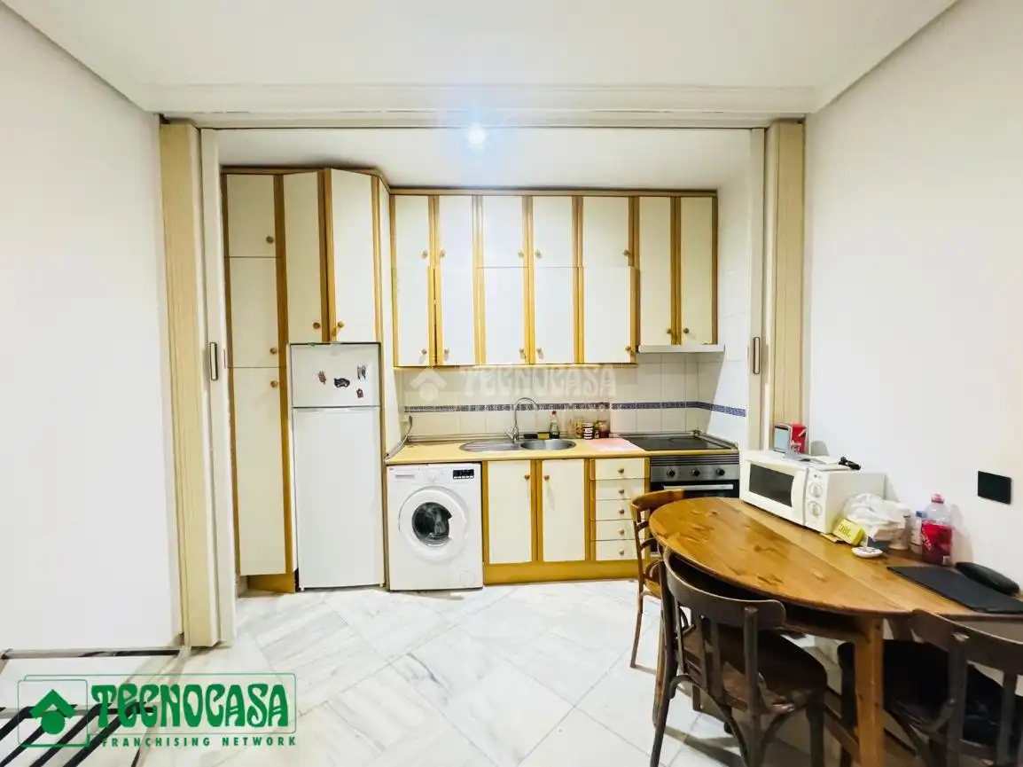 Cocina de Piso en venta en Toledo con Calefacción y Amueblado