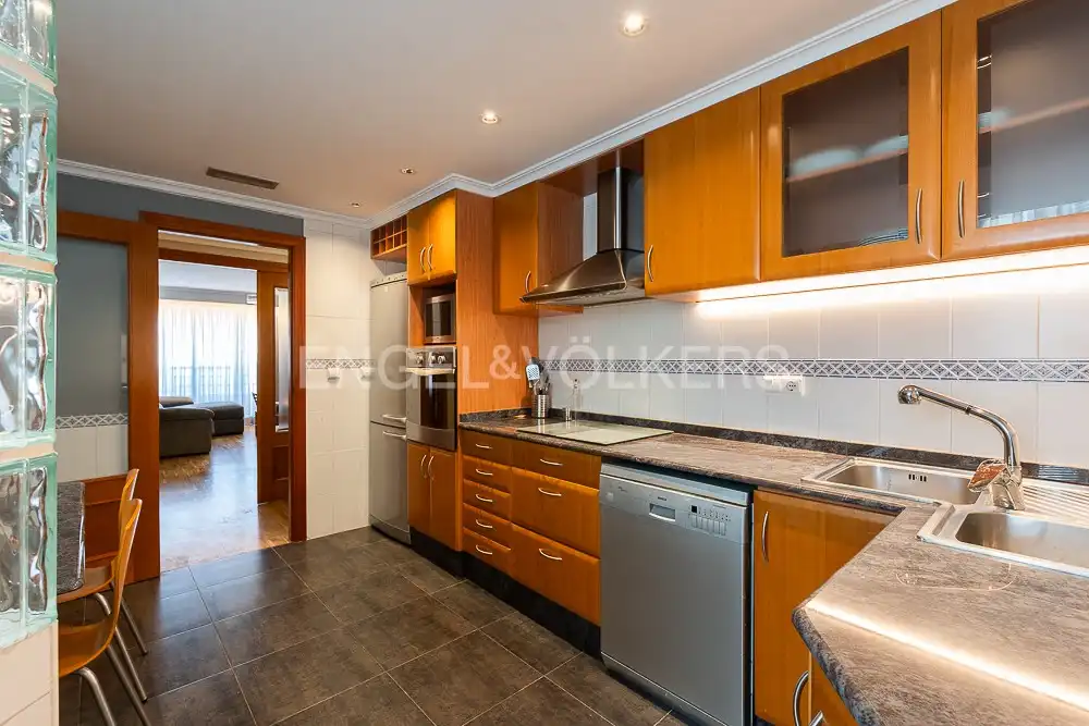 Kitchen of Flat for rent in Valencia  with Air Conditioner, Heating and Parquet flooring