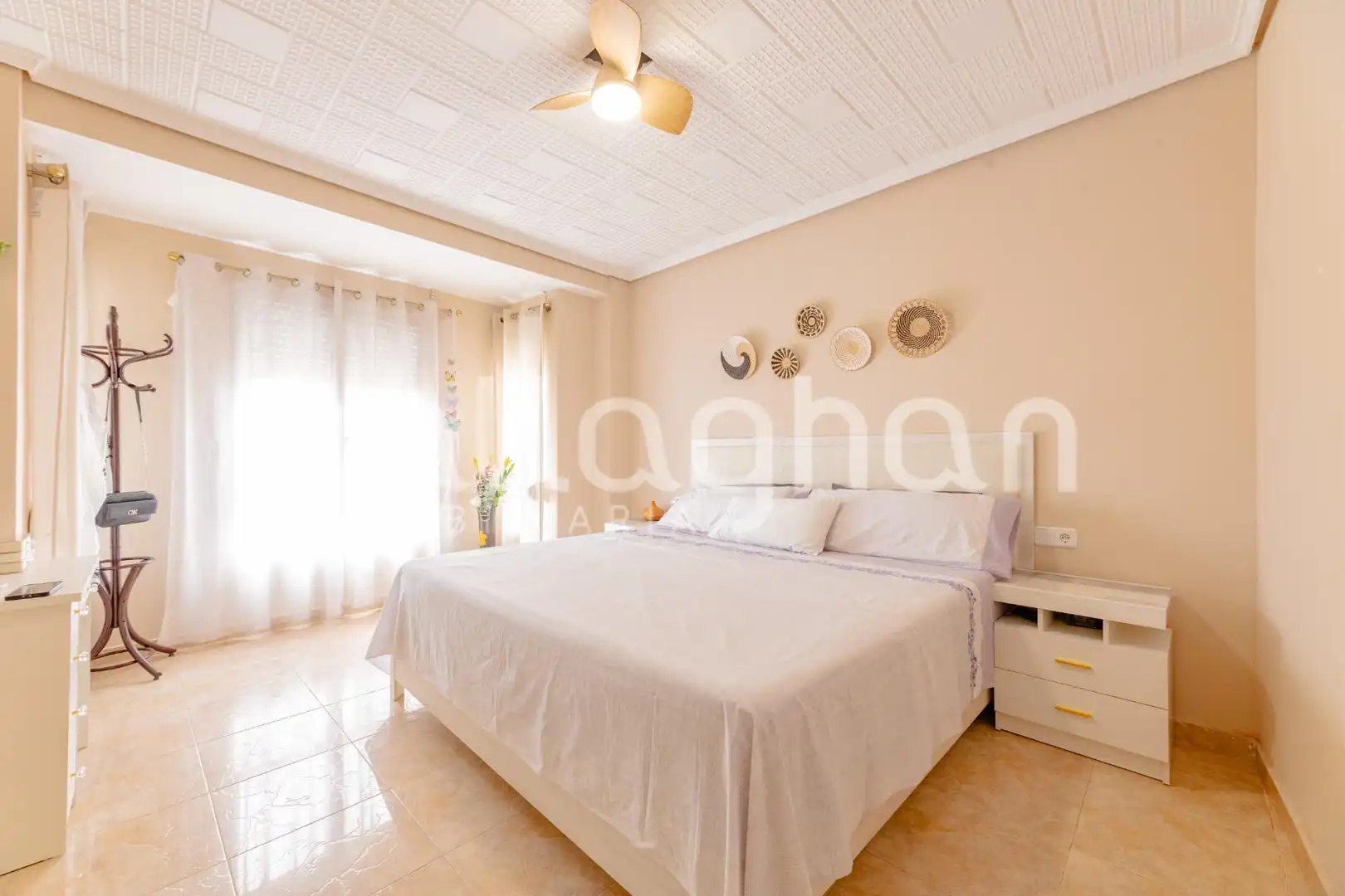 Bedroom of Flat for sale in Silla  with Air Conditioner, Terrace and Furnished